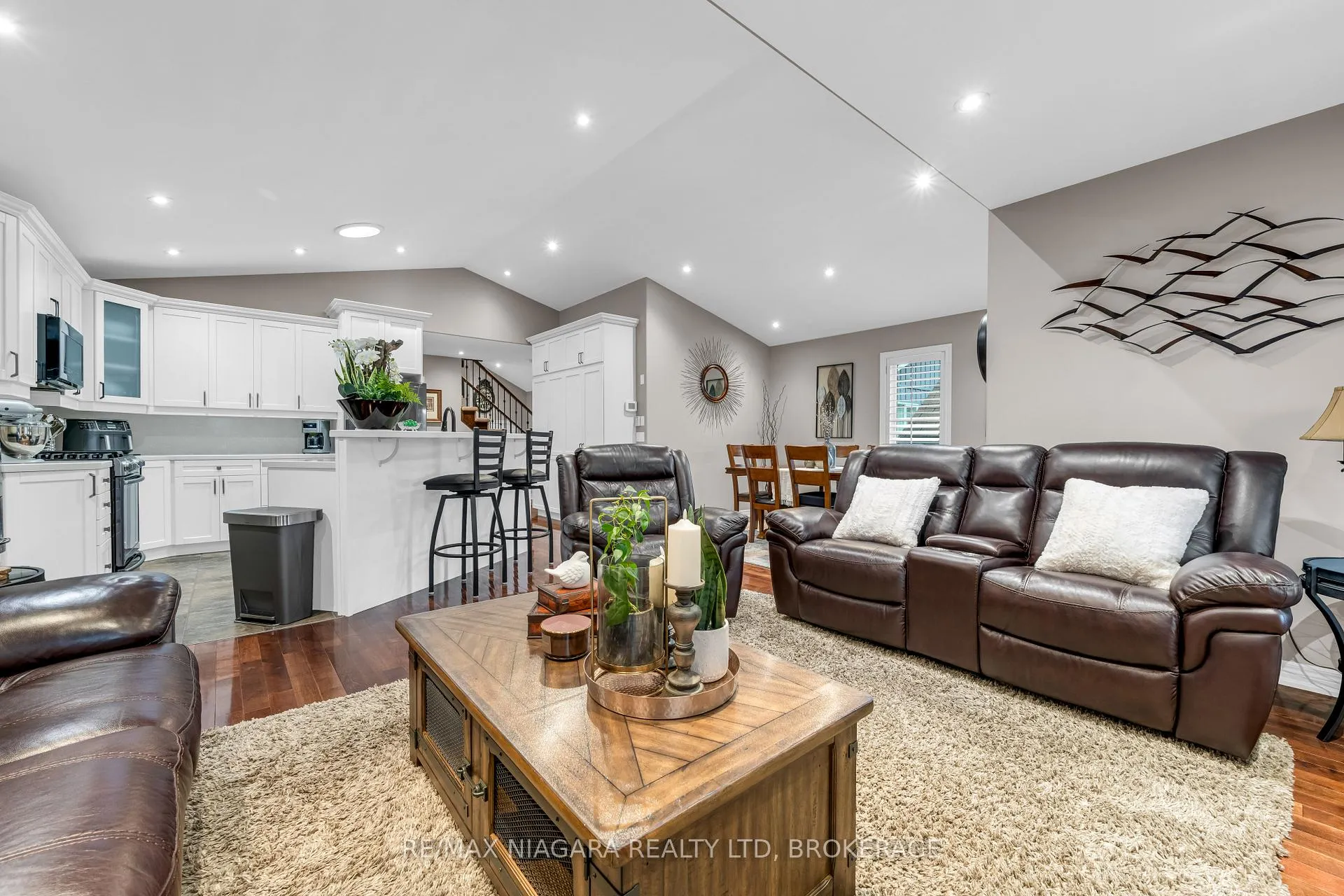 Photo 13 of 30 Ball Avenue, St. Catharines, Burleigh Hill — HOMEH