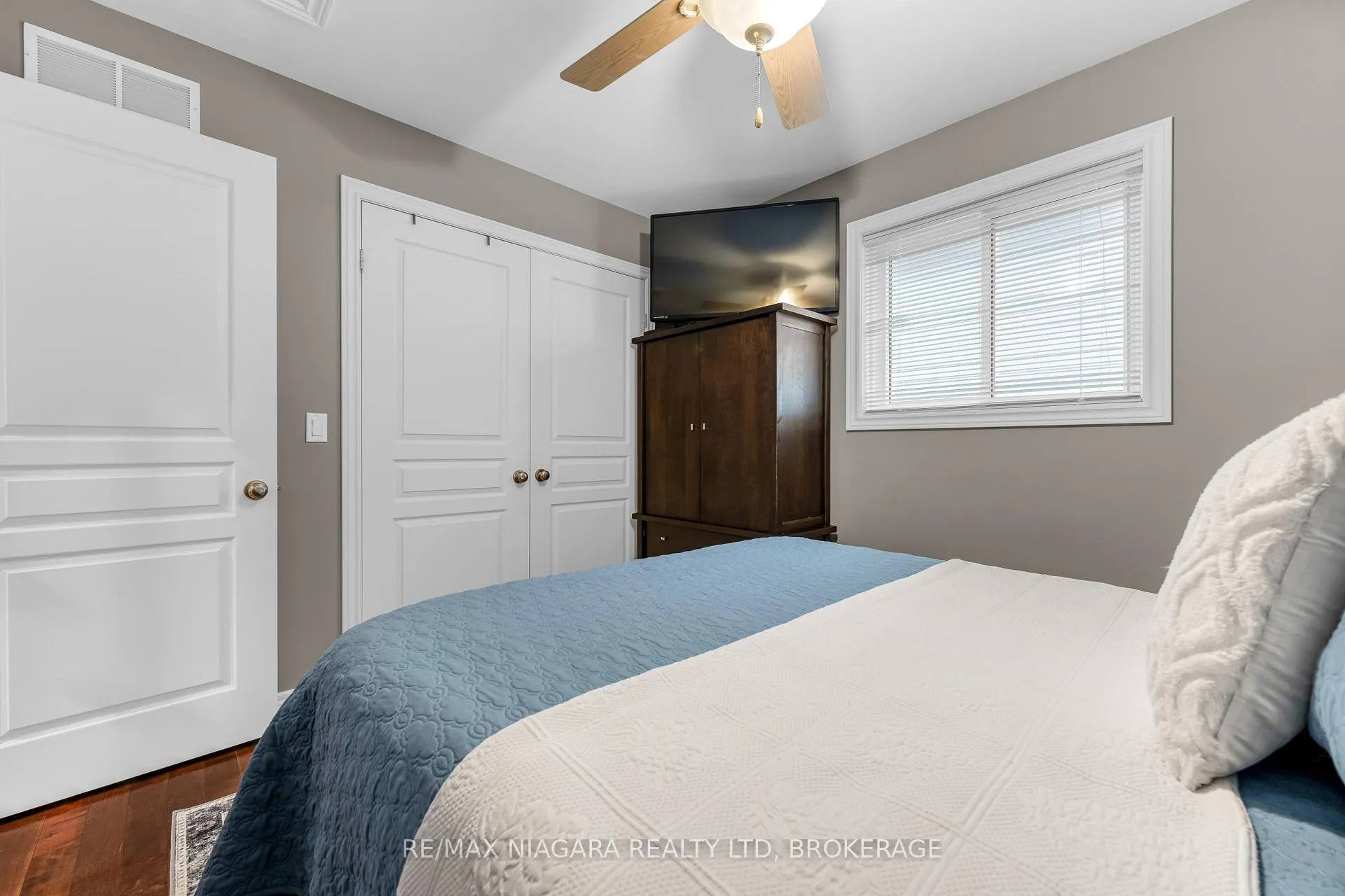 Photo 15 of 30 Ball Avenue, St. Catharines, Burleigh Hill — HOMEH