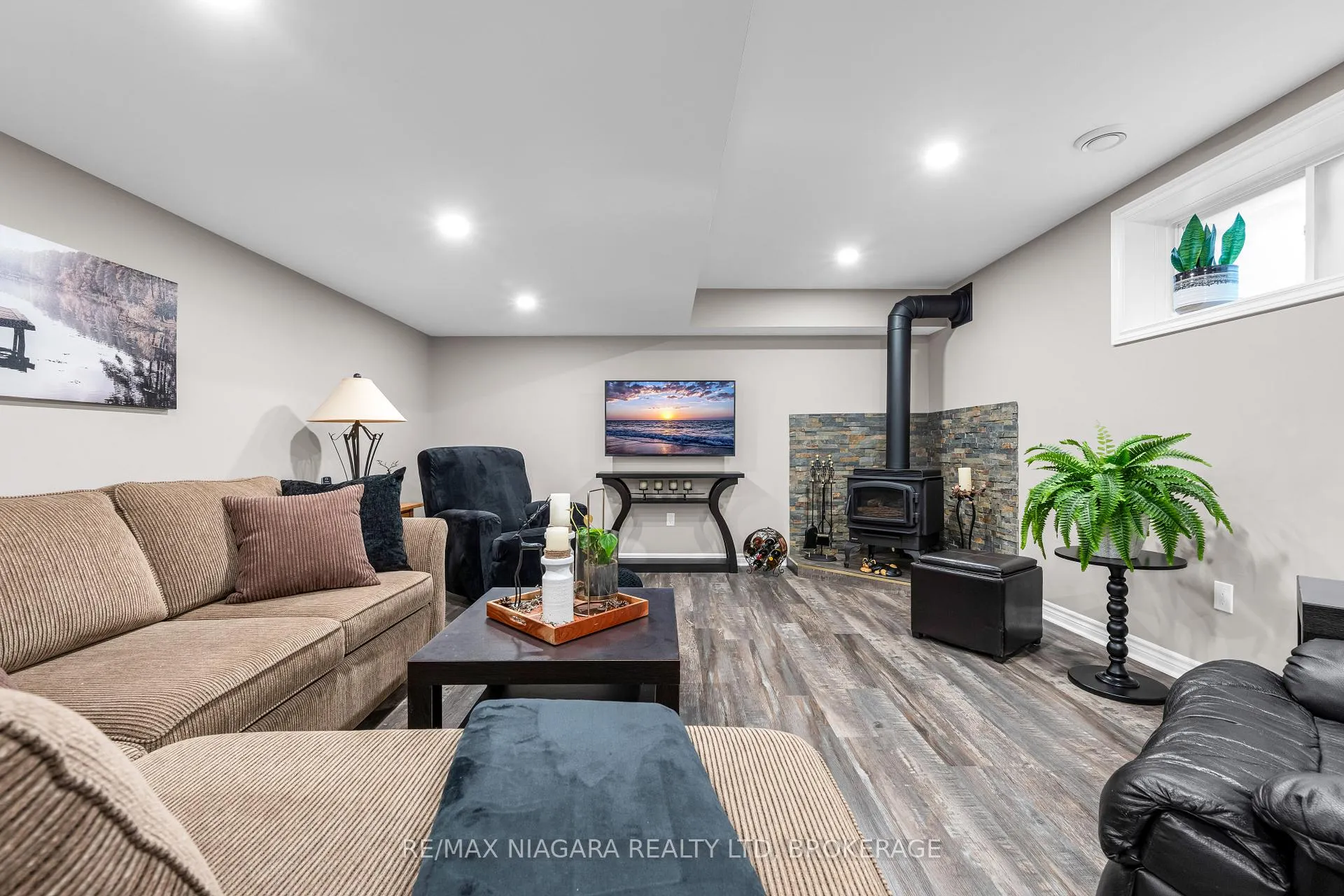 Photo 28 of 30 Ball Avenue, St. Catharines, Burleigh Hill — HOMEH