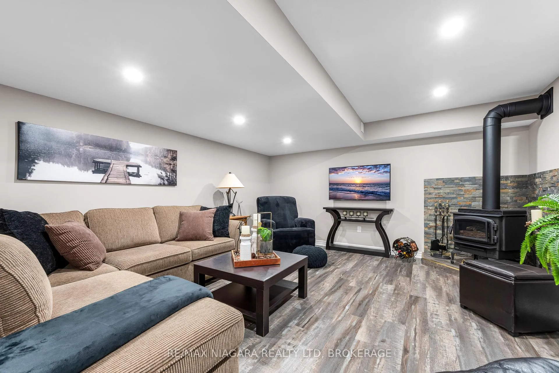 Photo 29 of 30 Ball Avenue, St. Catharines, Burleigh Hill — HOMEH