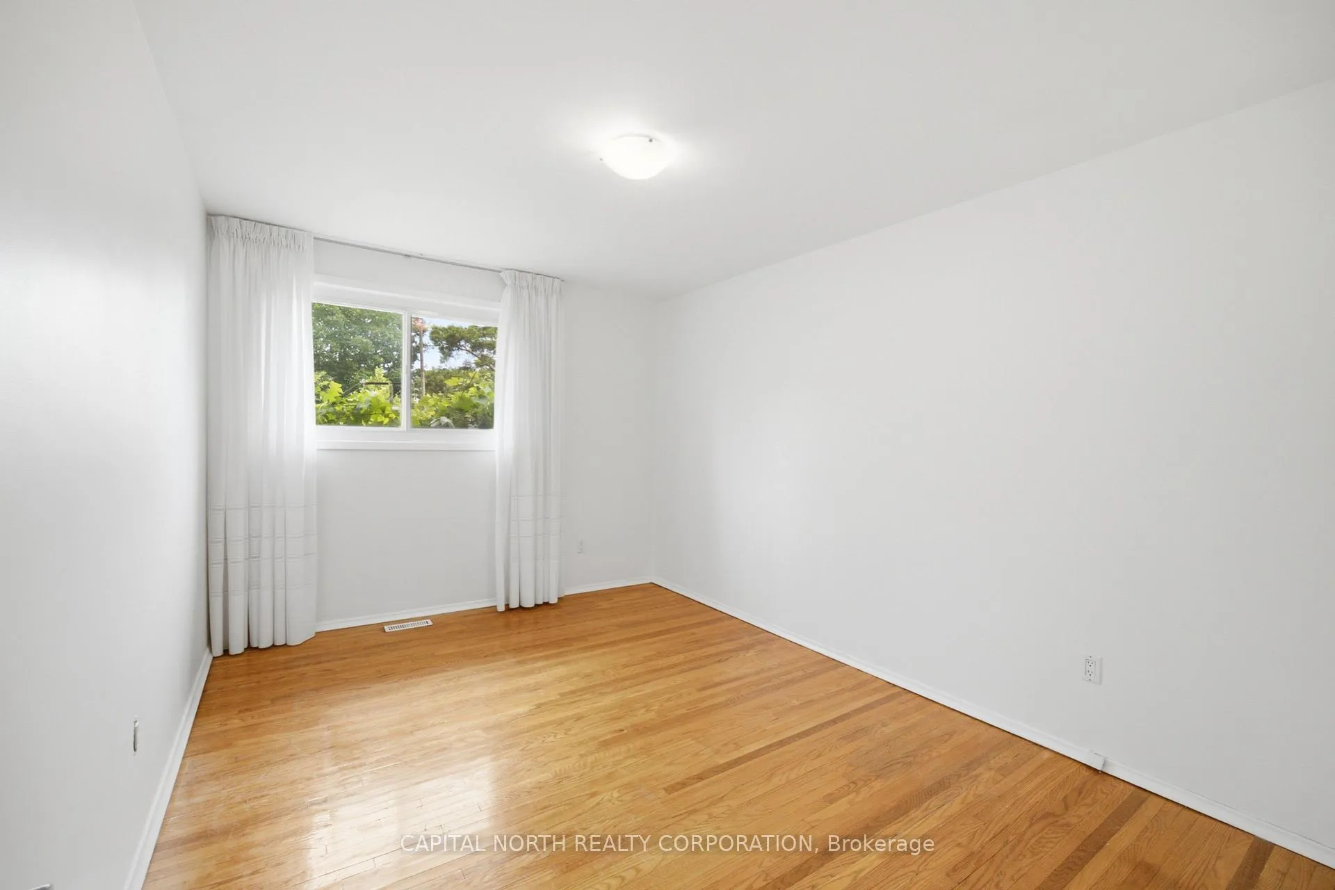 Photo 15 of 11 Goldsboro Road, North York, Humber Summit — HOMEH