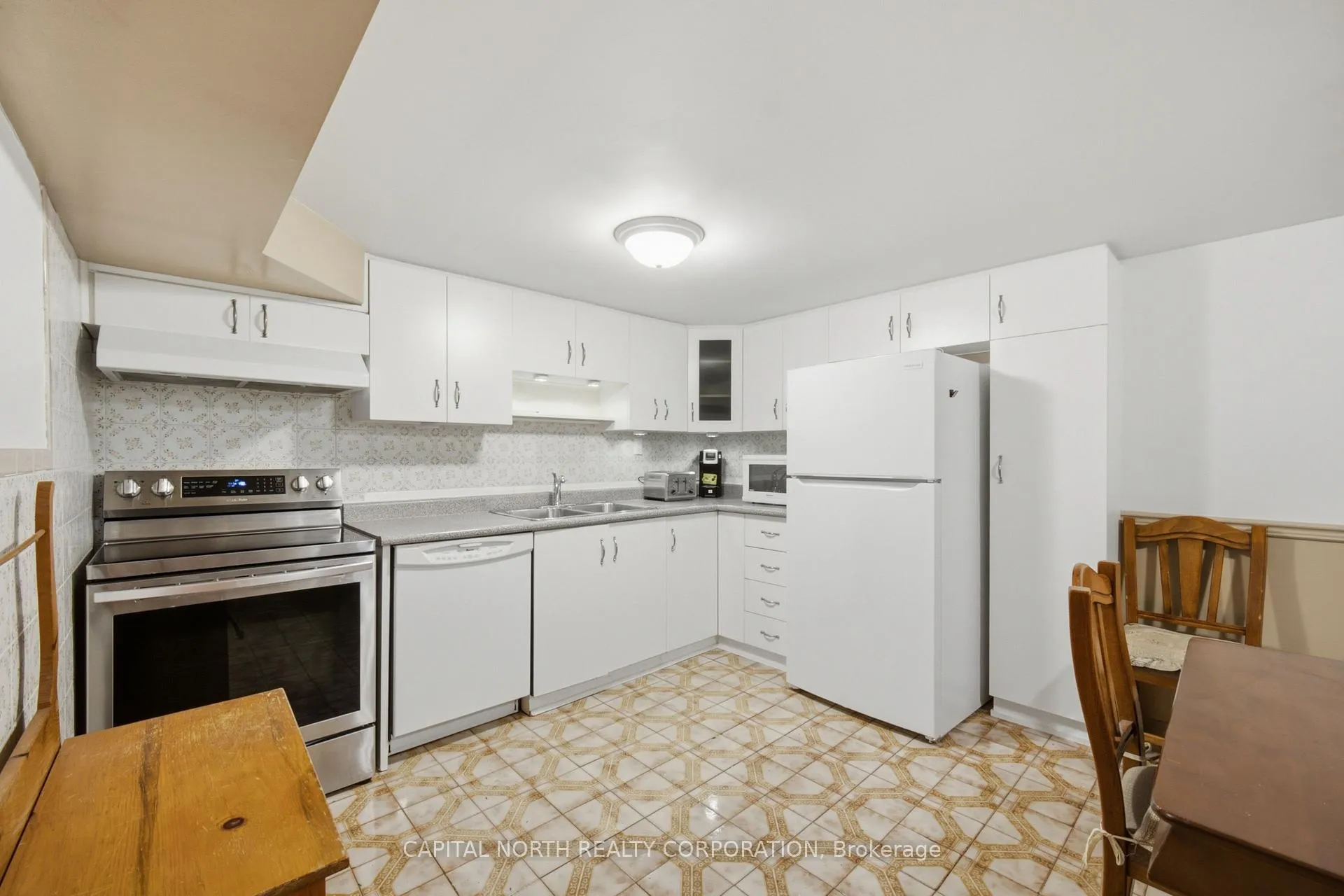 Photo 26 of 11 Goldsboro Road, North York, Humber Summit — HOMEH