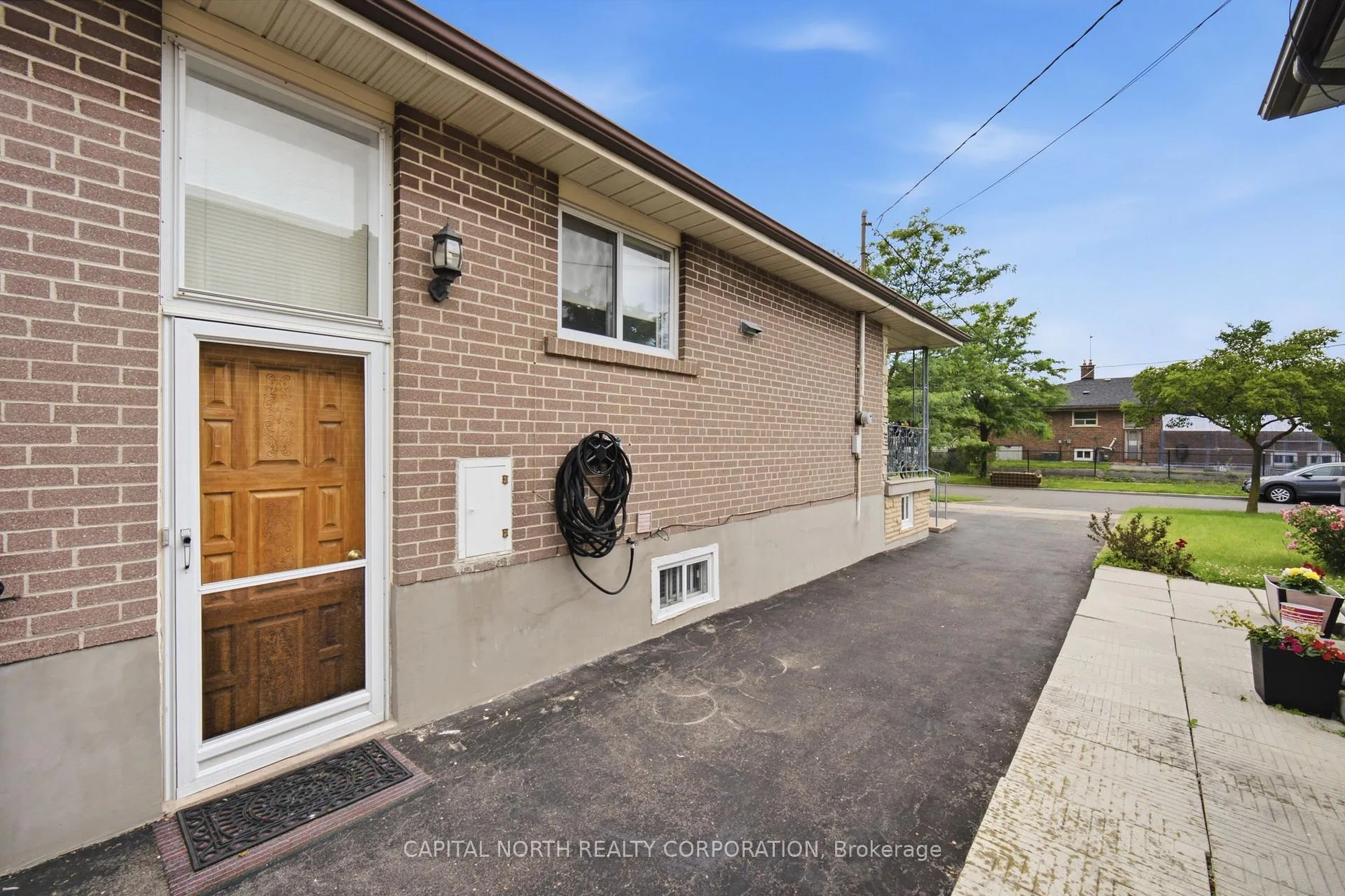 Photo 30 of 11 Goldsboro Road, North York, Humber Summit — HOMEH