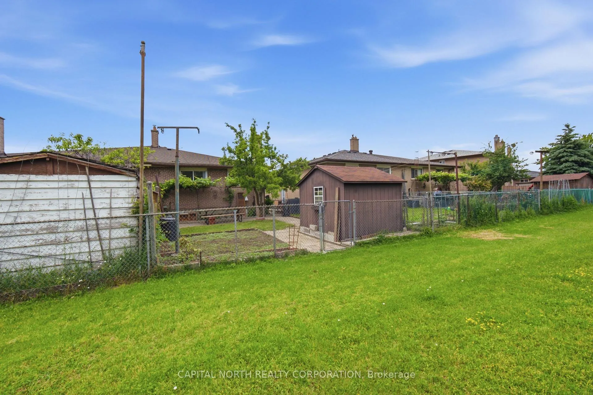 Photo 35 of 11 Goldsboro Road, North York, Humber Summit — HOMEH