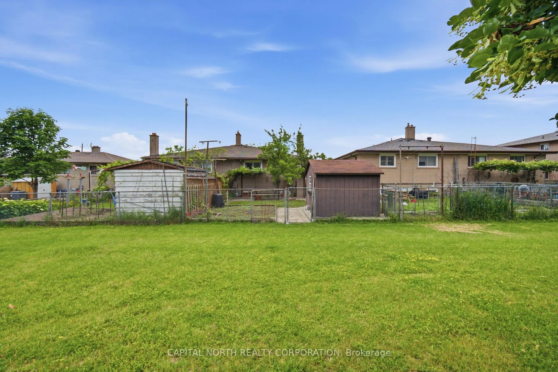 Photo 37 of 11 Goldsboro Road, North York, Humber Summit — HOMEH