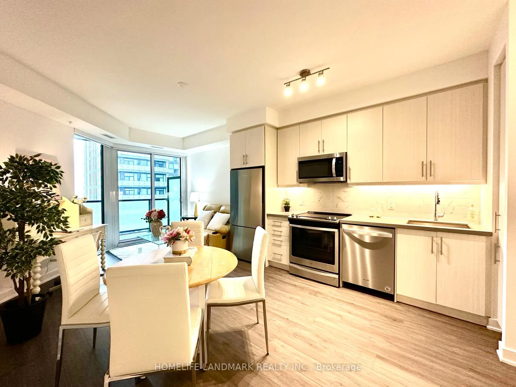Photo of Unit 813, 85 Oneida Crescent