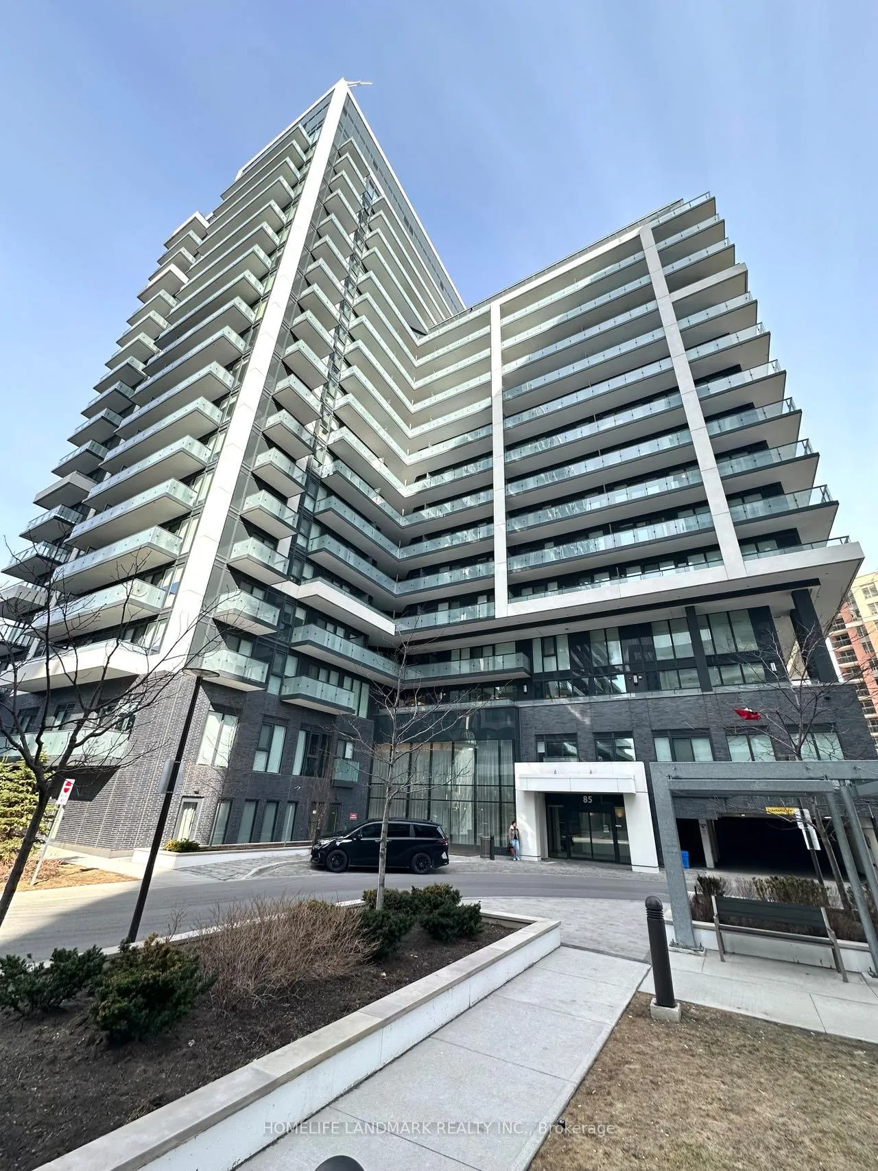 Photo 2 of Unit 813, 85 Oneida Crescent, Richmond Hill, Langstaff — HOMEH