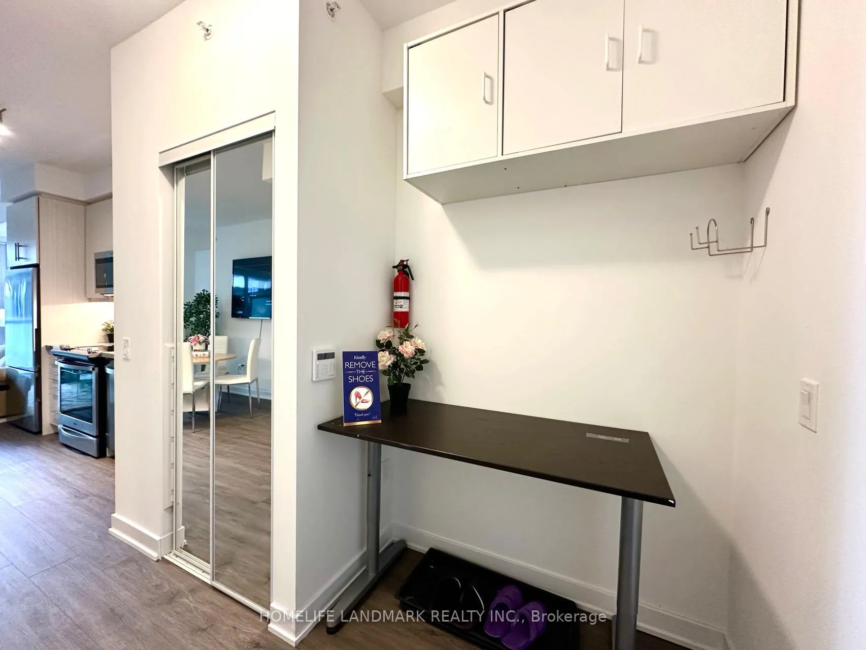 Photo 5 of Unit 813, 85 Oneida Crescent, Richmond Hill, Langstaff — HOMEH