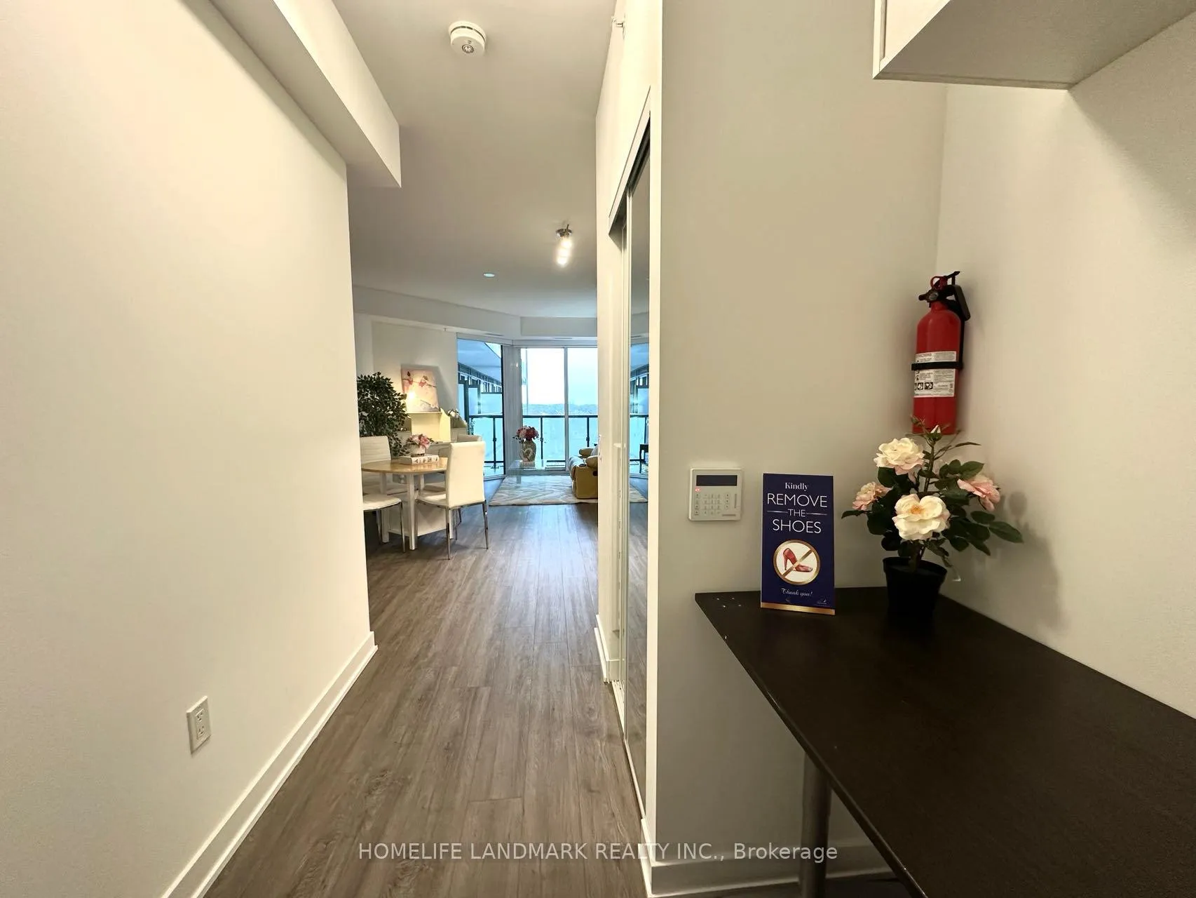 Photo 6 of Unit 813, 85 Oneida Crescent, Richmond Hill, Langstaff — HOMEH