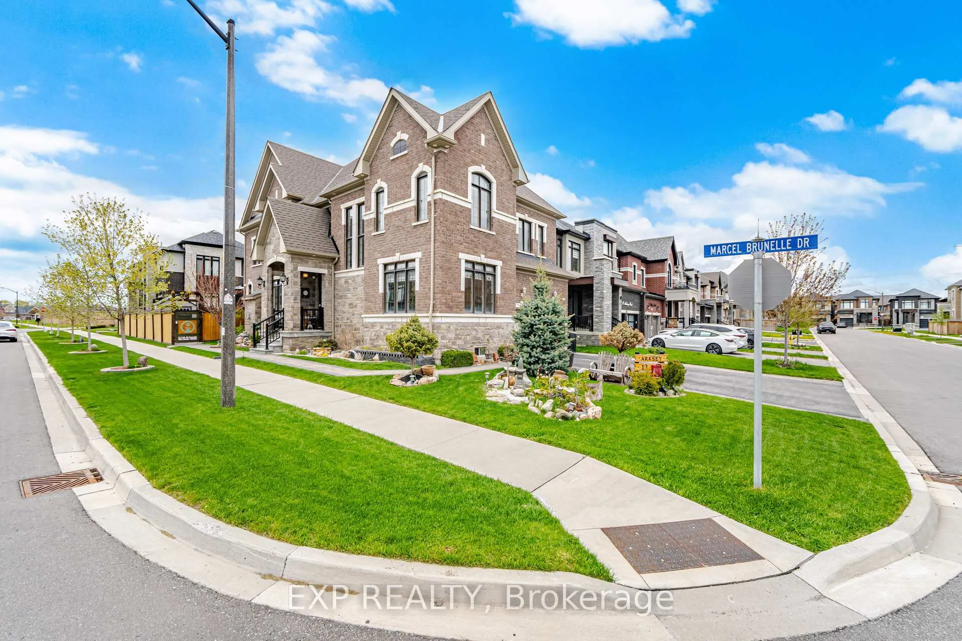 Photo 2 of 13 Arksey Street, Whitby, Rural Whitby — HOMEH