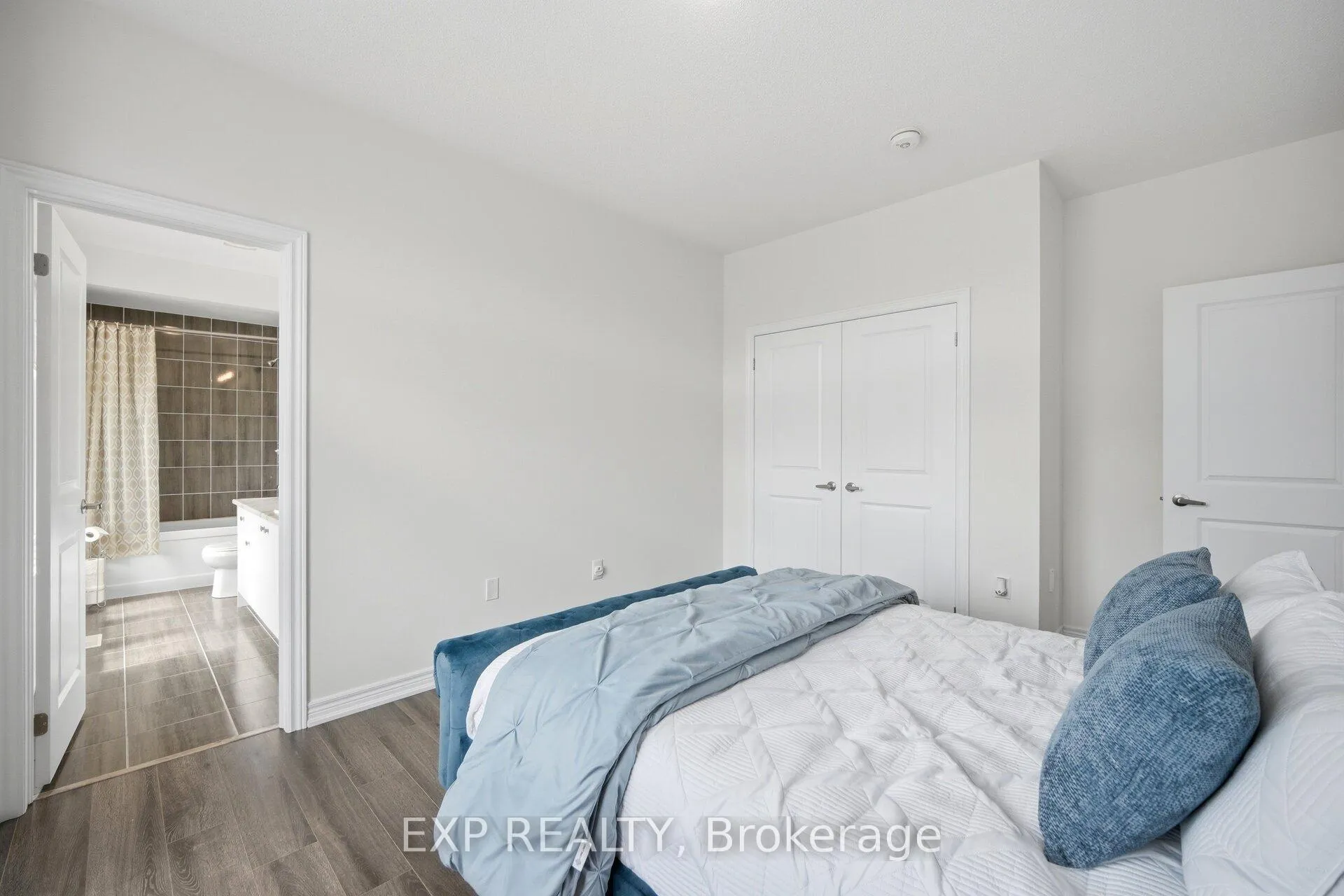 Photo 32 of 13 Arksey Street, Whitby, Rural Whitby — HOMEH
