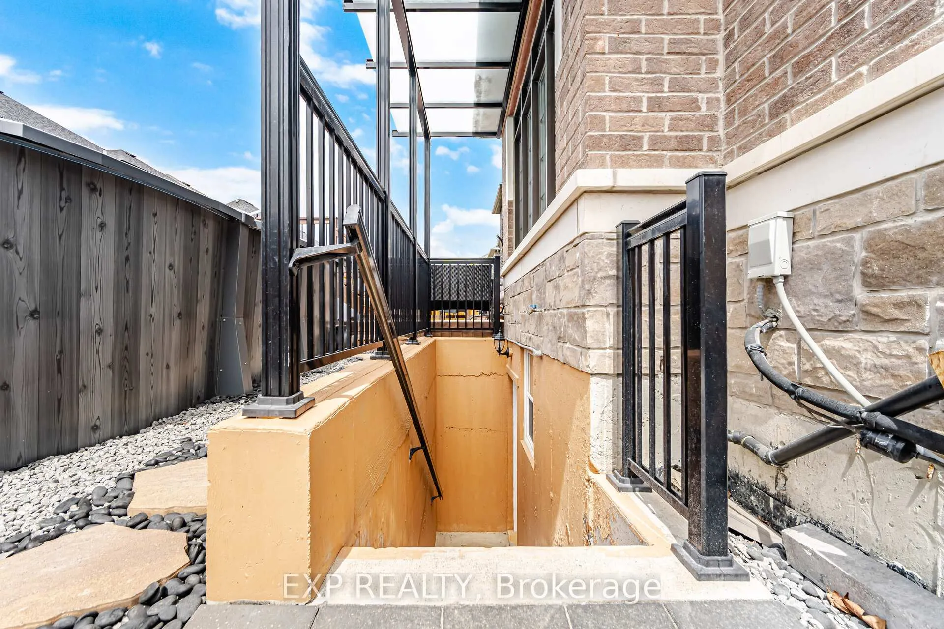 Photo 34 of 13 Arksey Street, Whitby, Rural Whitby — HOMEH
