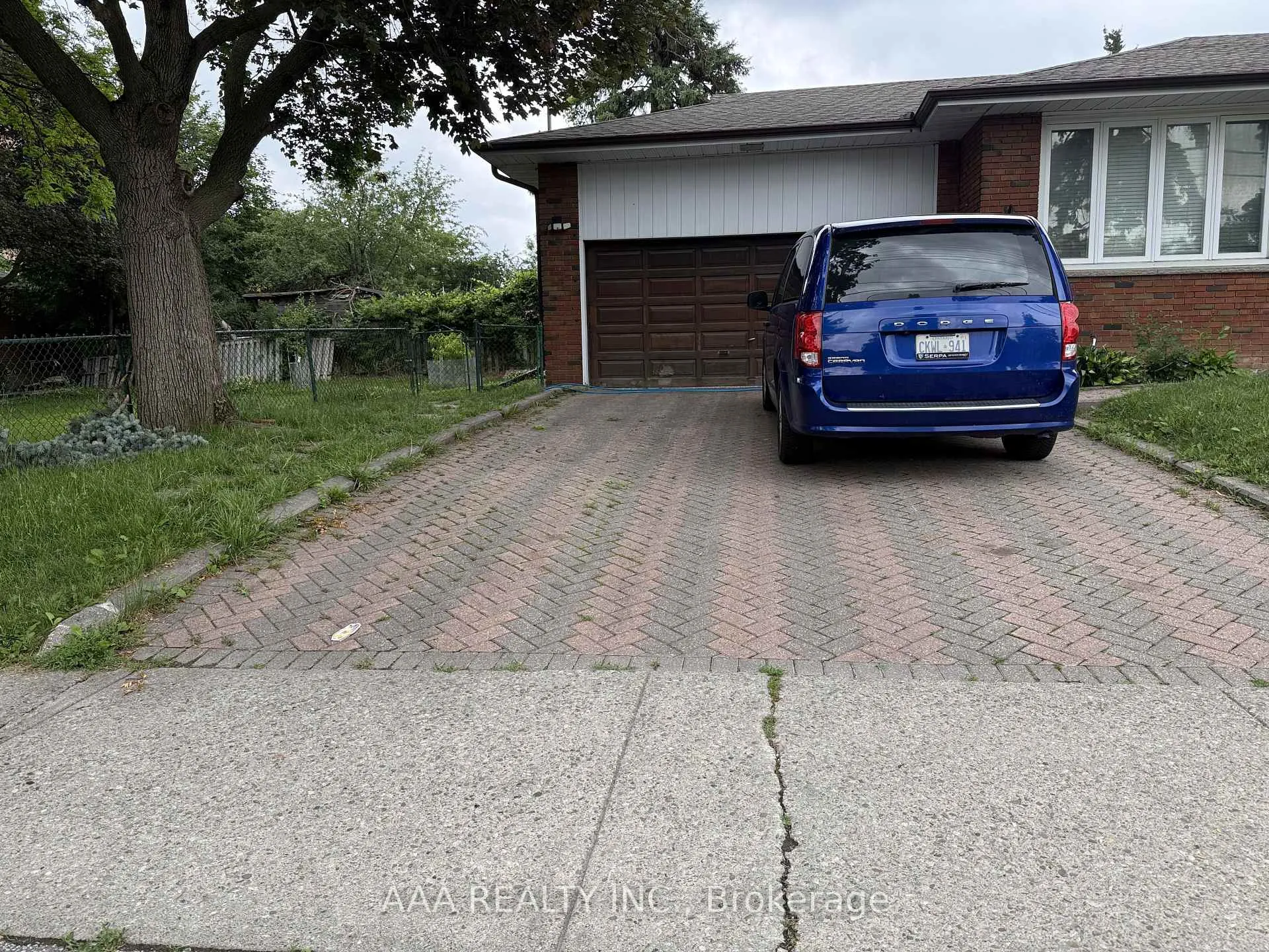 Photo 4 of Unit 1 (Lower Level), 27 Kingsview Boulevard, Etobicoke, Kingsview Village-The Westway — HOMEH