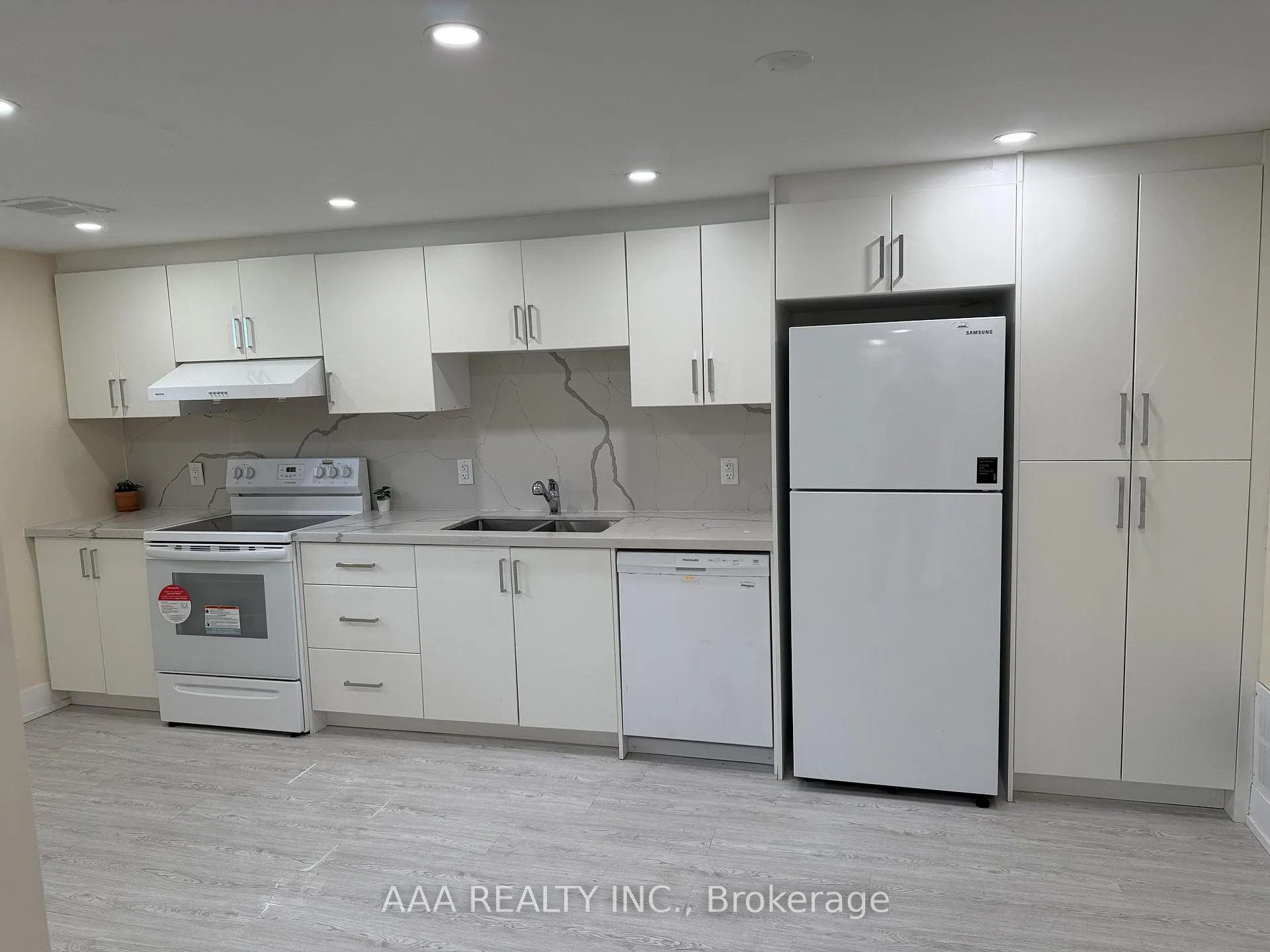 Photo 7 of Unit 1 (Lower Level), 27 Kingsview Boulevard, Etobicoke, Kingsview Village-The Westway — HOMEH
