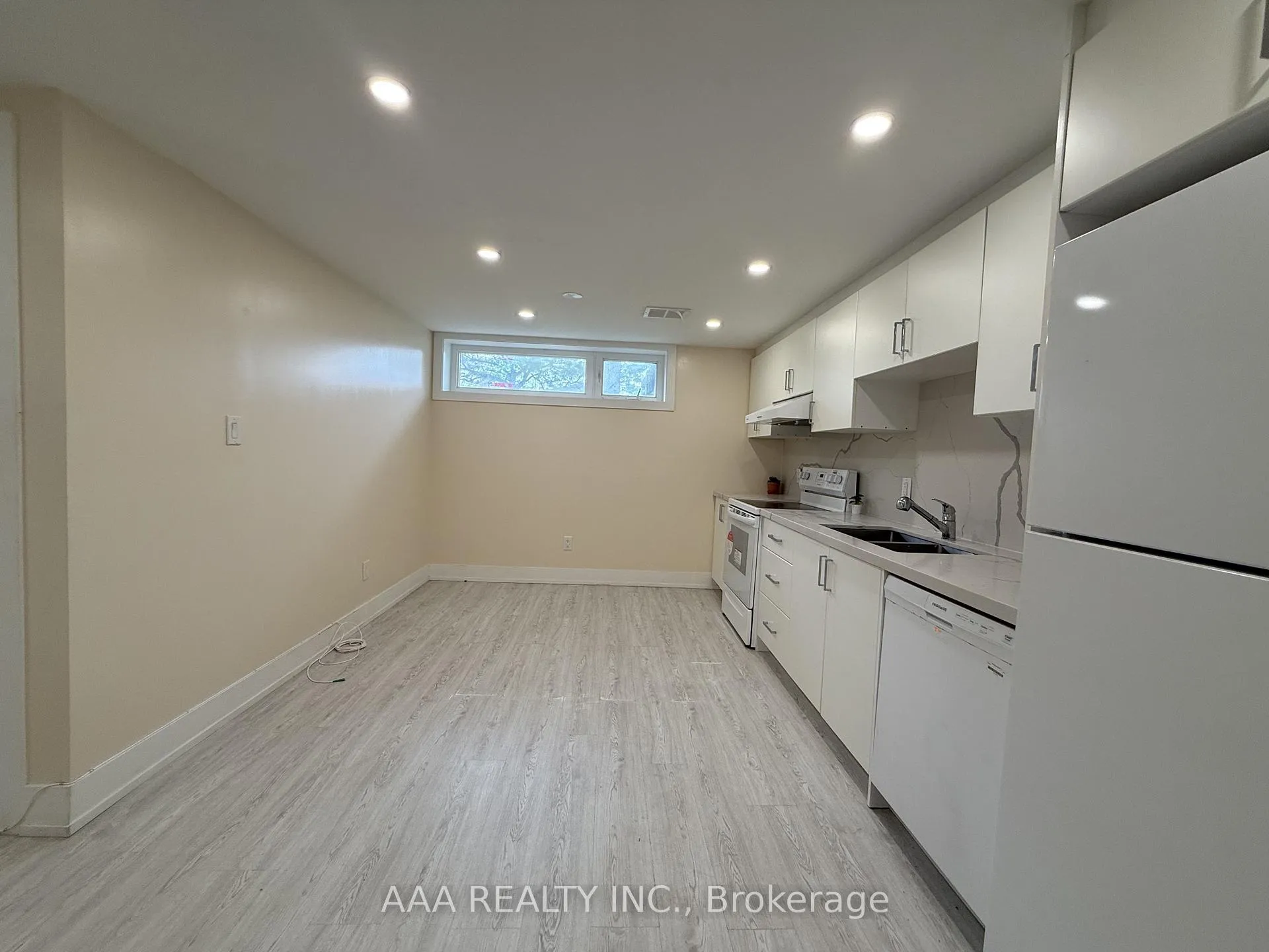 Photo 8 of Unit 1 (Lower Level), 27 Kingsview Boulevard, Etobicoke, Kingsview Village-The Westway — HOMEH