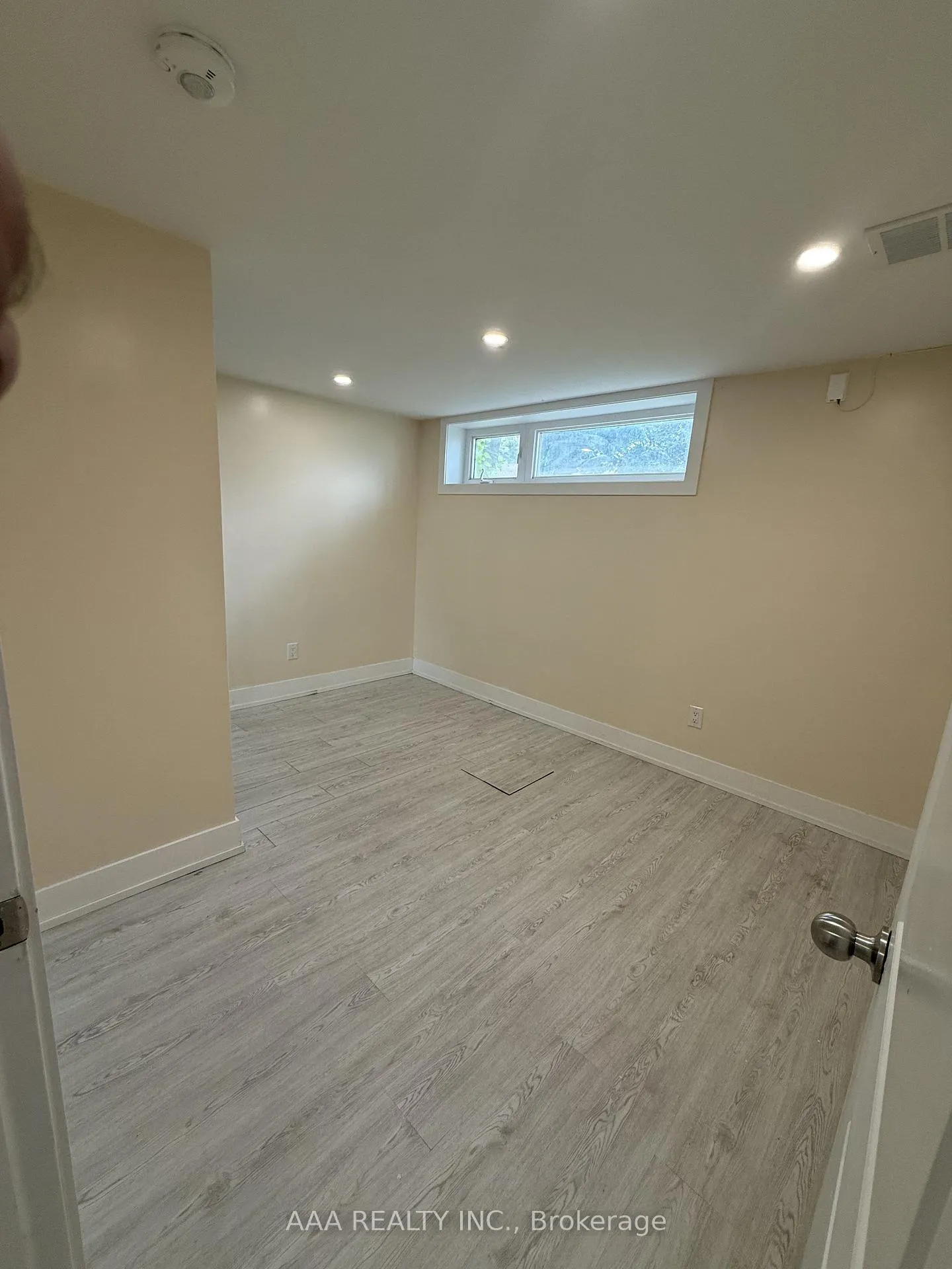 Photo 9 of Unit 1 (Lower Level), 27 Kingsview Boulevard, Etobicoke, Kingsview Village-The Westway — HOMEH