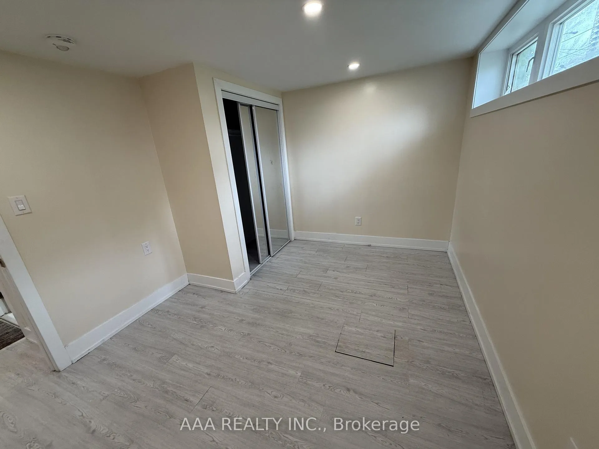 Photo 10 of Unit 1 (Lower Level), 27 Kingsview Boulevard, Etobicoke, Kingsview Village-The Westway — HOMEH