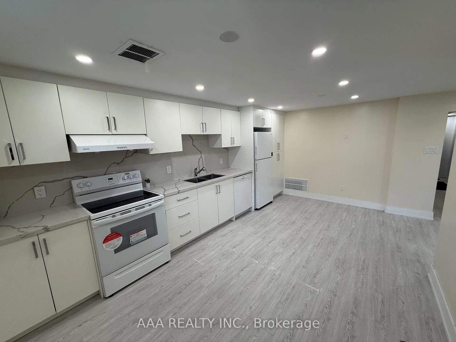Photo 12 of Unit 1 (Lower Level), 27 Kingsview Boulevard, Etobicoke, Kingsview Village-The Westway — HOMEH