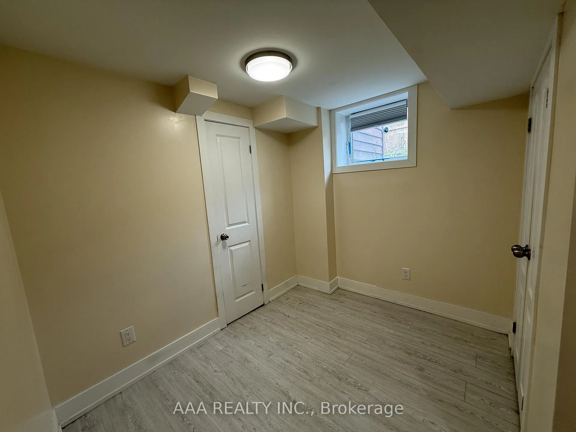 Photo 13 of Unit 1 (Lower Level), 27 Kingsview Boulevard, Etobicoke, Kingsview Village-The Westway — HOMEH