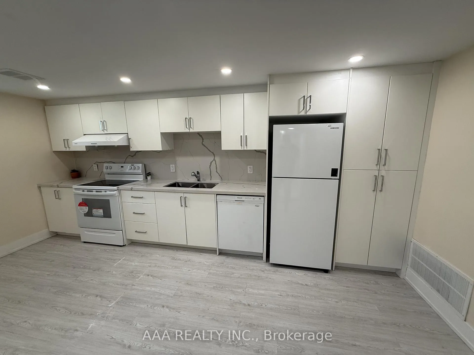 Photo 14 of Unit 1 (Lower Level), 27 Kingsview Boulevard, Etobicoke, Kingsview Village-The Westway — HOMEH