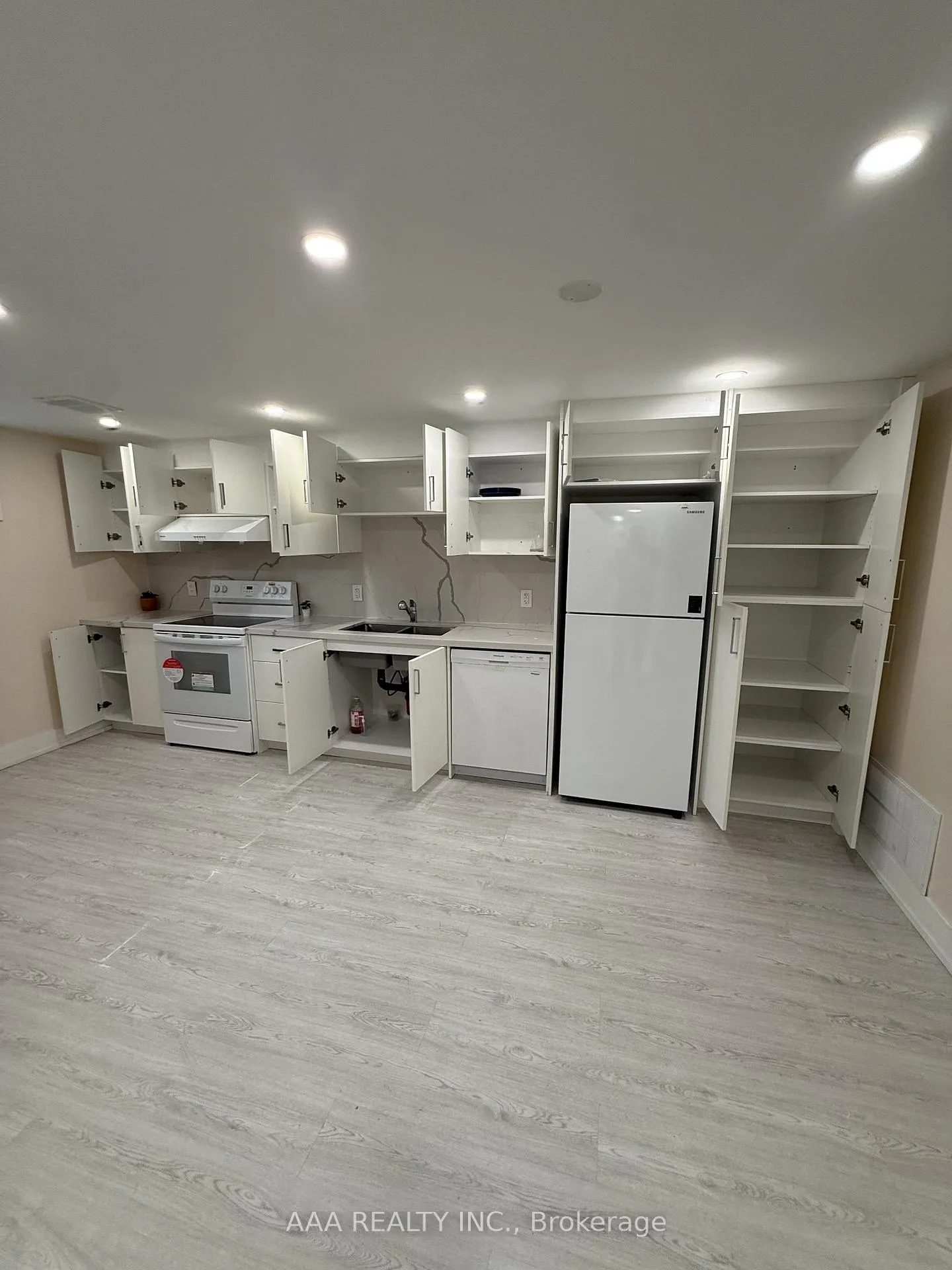 Photo 18 of Unit 1 (Lower Level), 27 Kingsview Boulevard, Etobicoke, Kingsview Village-The Westway — HOMEH