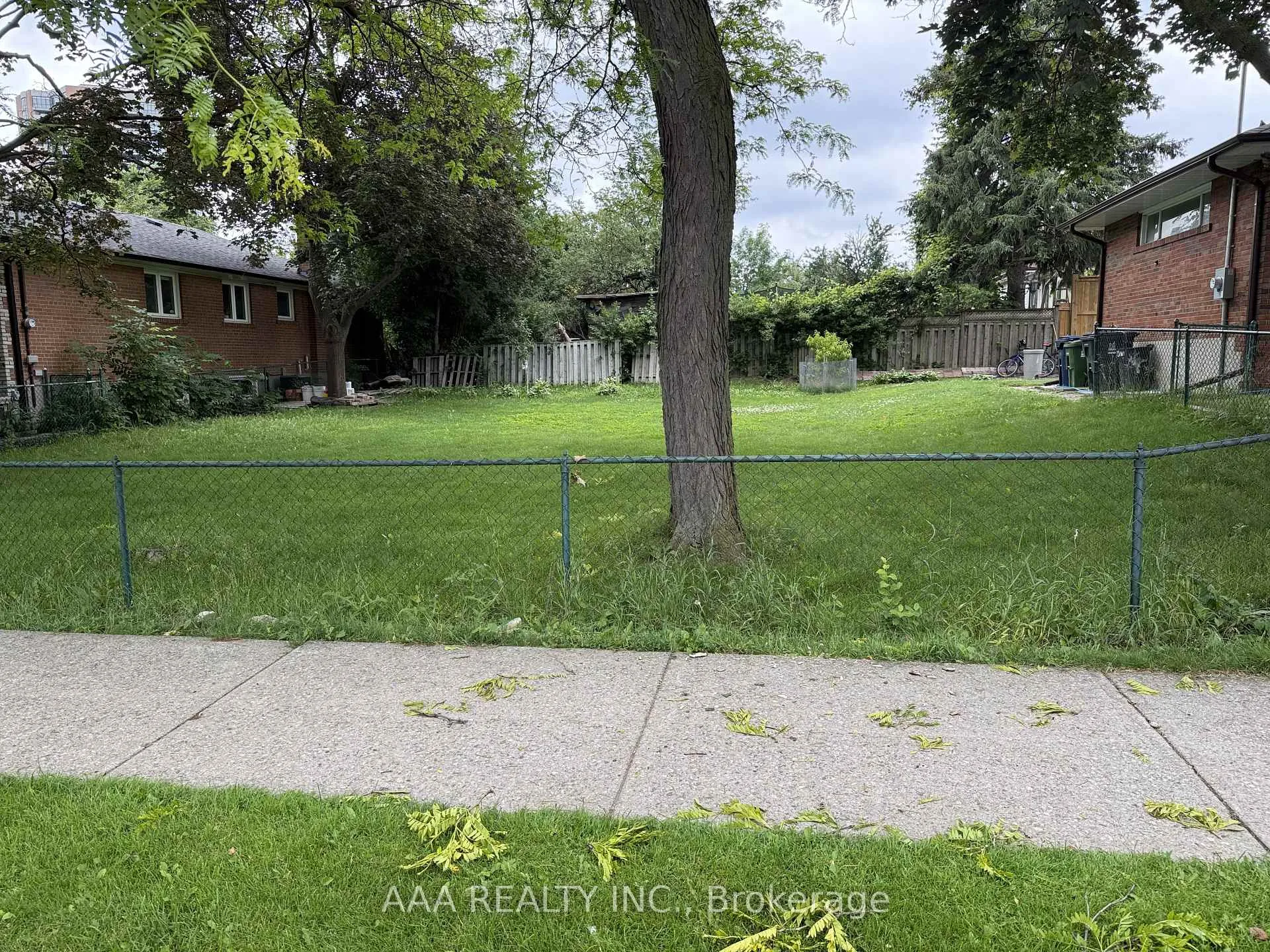 Photo 19 of Unit 1 (Lower Level), 27 Kingsview Boulevard, Etobicoke, Kingsview Village-The Westway — HOMEH