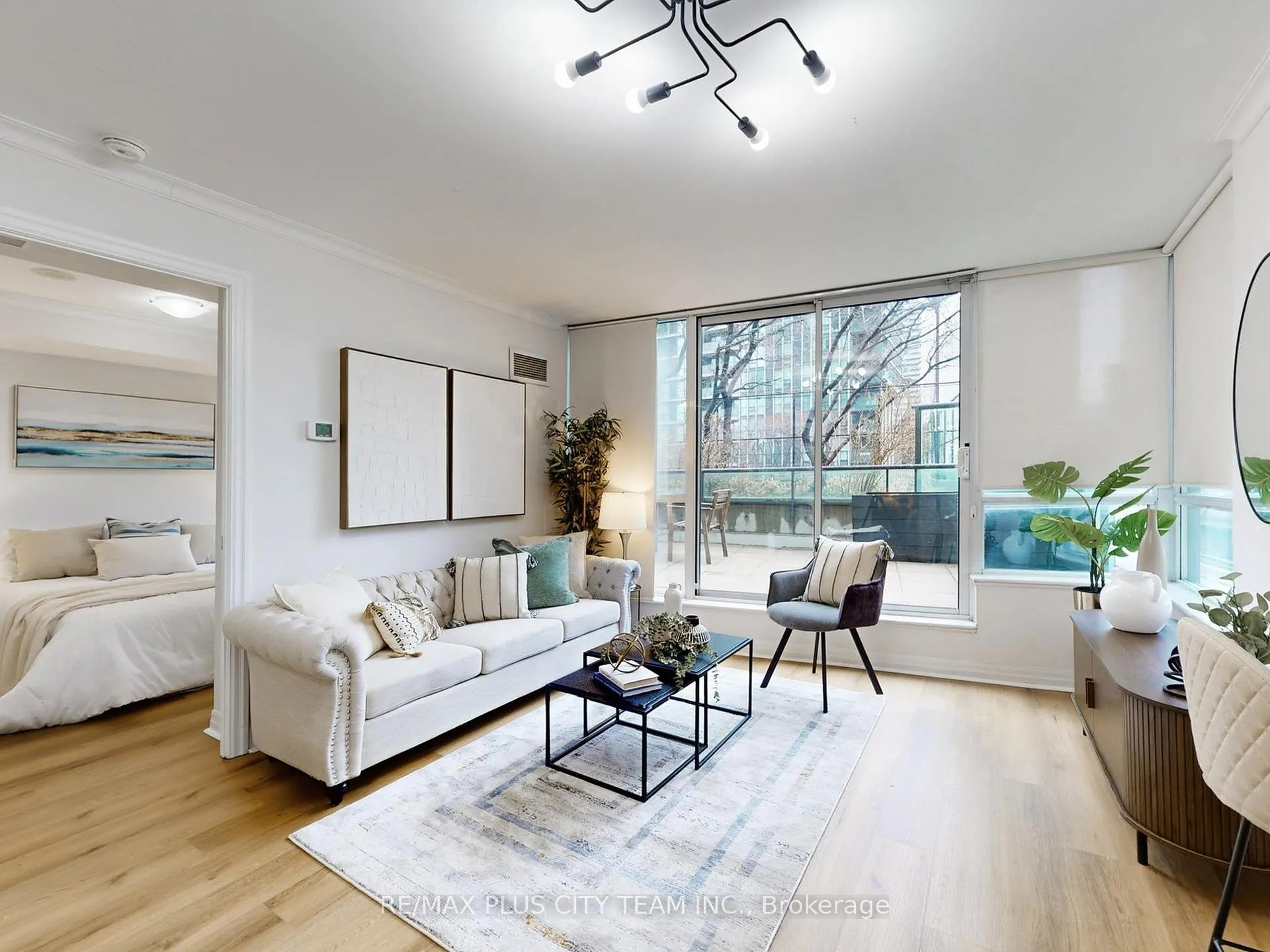 Photo 5 of Unit 502, 16 Yonge Street, Toronto, Waterfront Communities — HOMEH