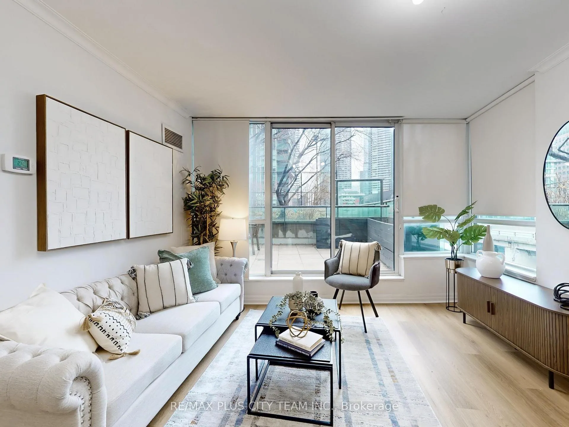 Photo 6 of Unit 502, 16 Yonge Street, Toronto, Waterfront Communities — HOMEH