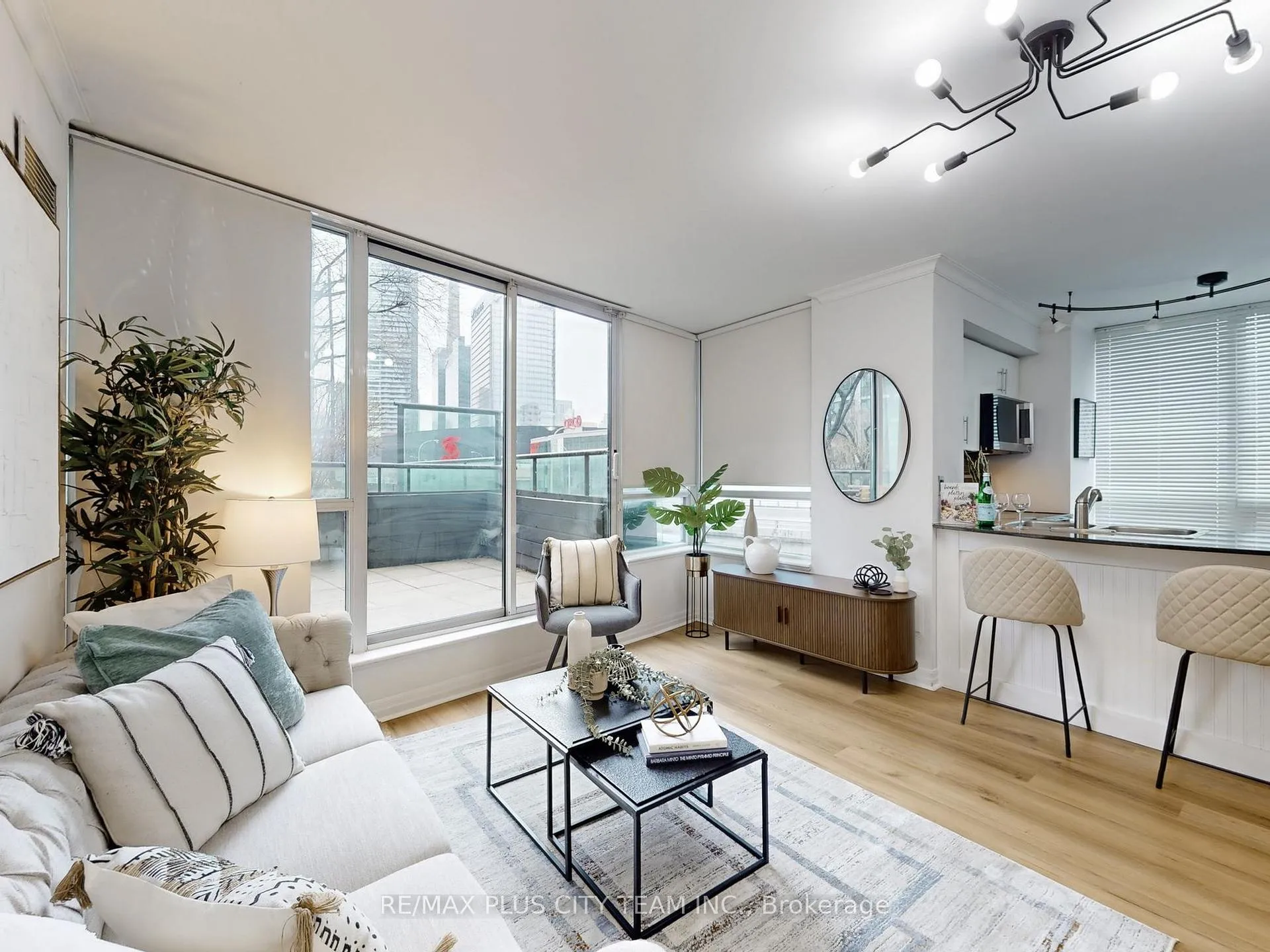 Photo 7 of Unit 502, 16 Yonge Street, Toronto, Waterfront Communities — HOMEH