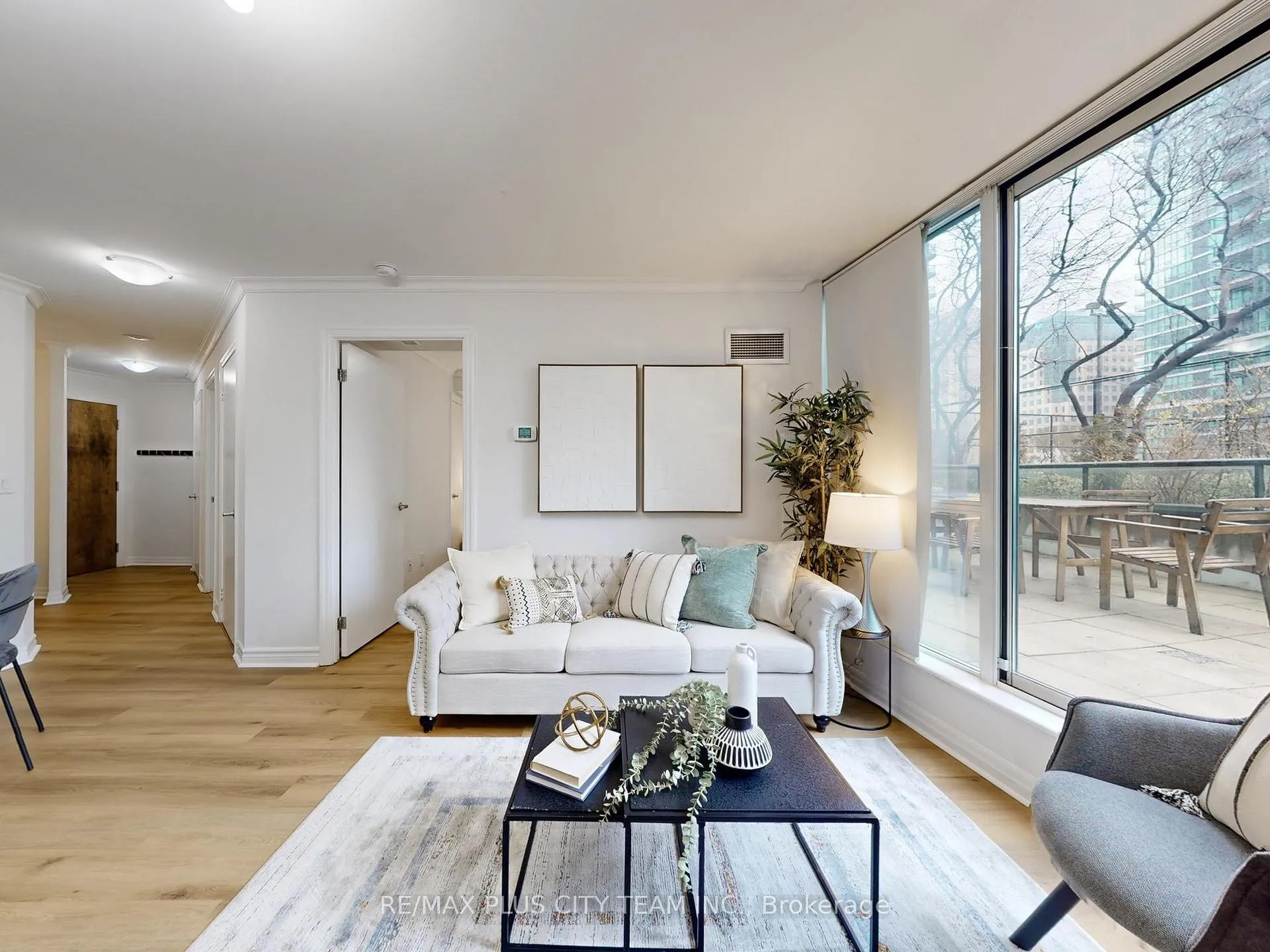 Photo 8 of Unit 502, 16 Yonge Street, Toronto, Waterfront Communities — HOMEH