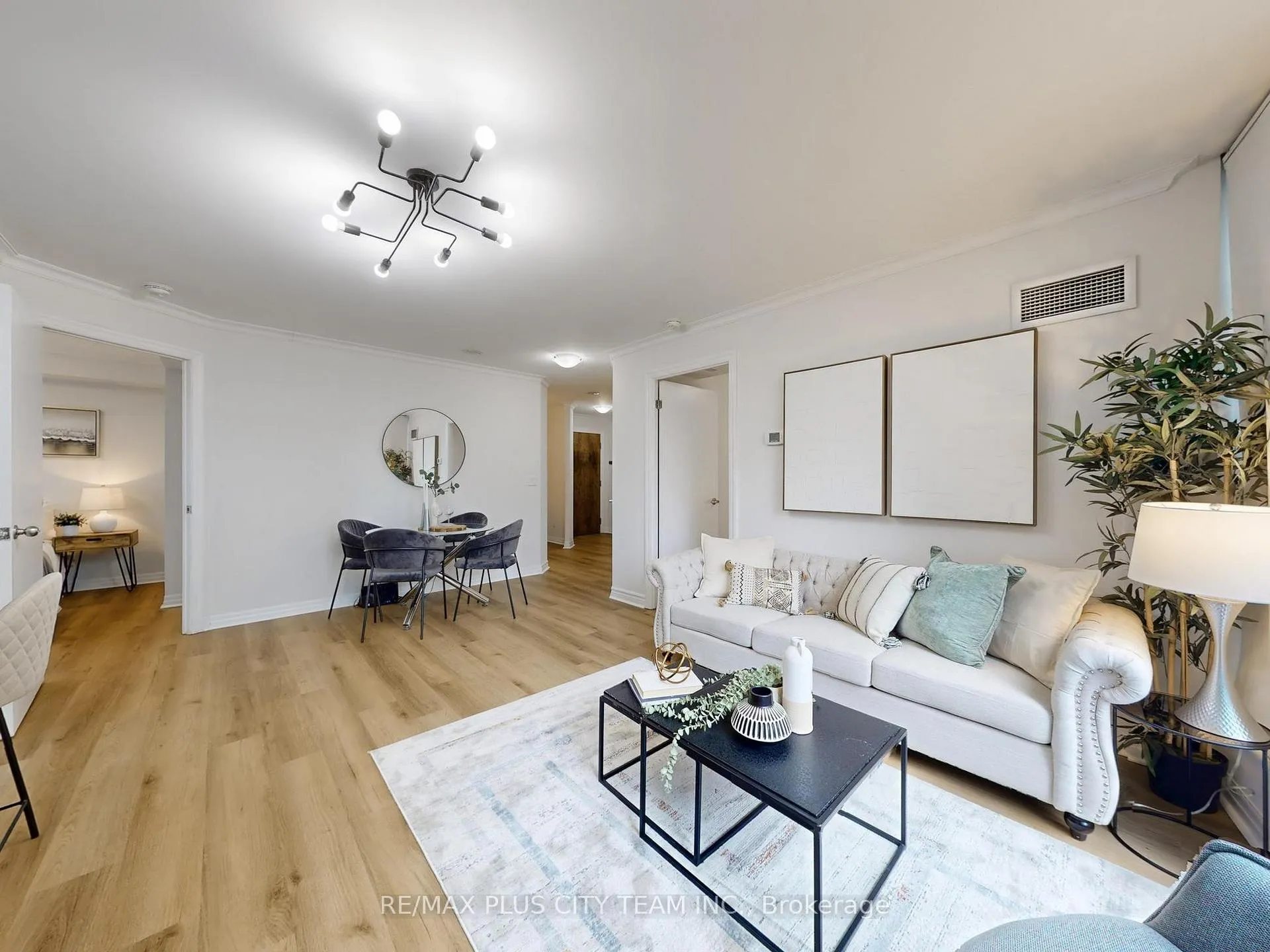 Photo 9 of Unit 502, 16 Yonge Street, Toronto, Waterfront Communities — HOMEH