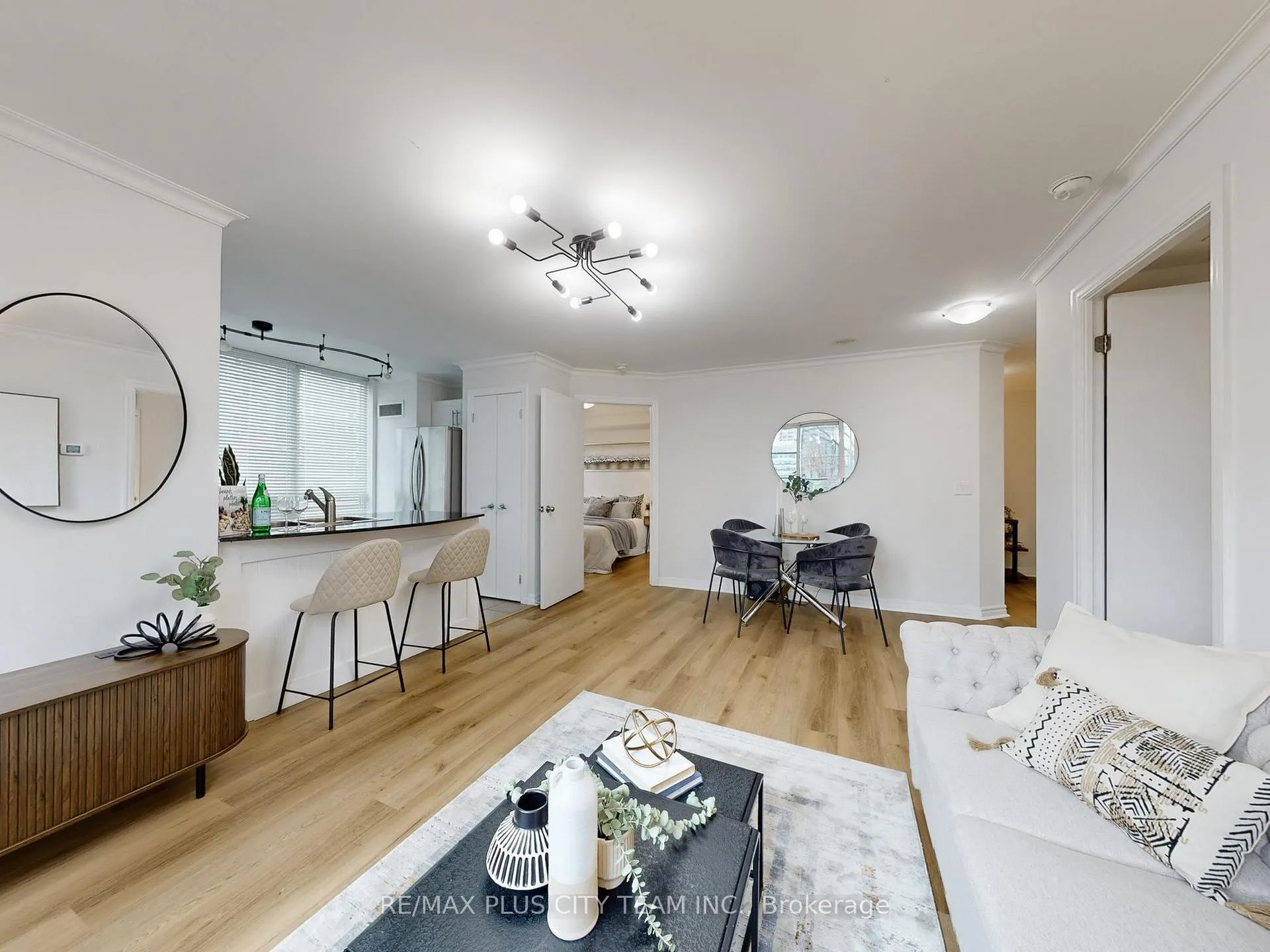 Photo 10 of Unit 502, 16 Yonge Street, Toronto, Waterfront Communities — HOMEH
