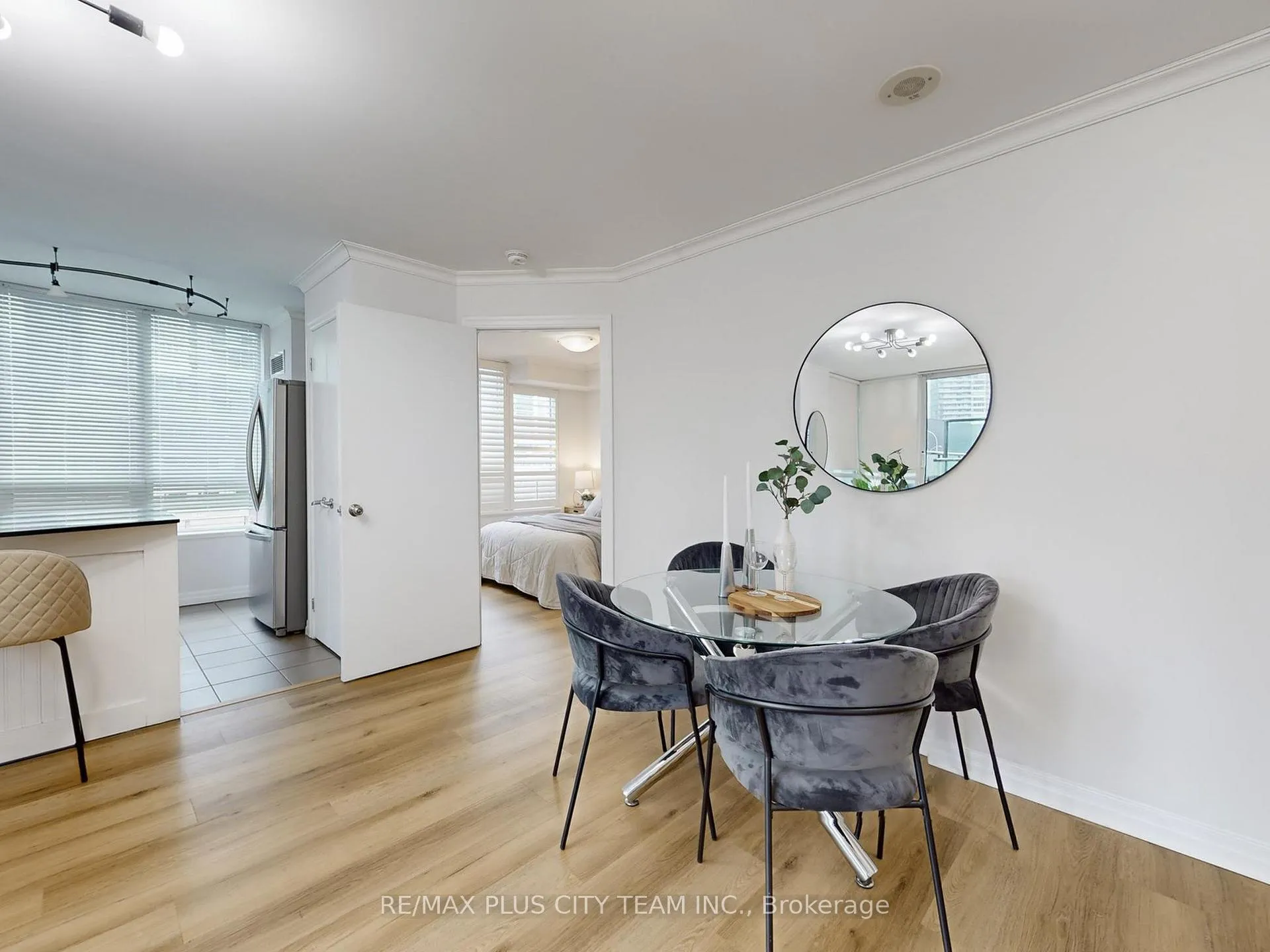 Photo 11 of Unit 502, 16 Yonge Street, Toronto, Waterfront Communities — HOMEH