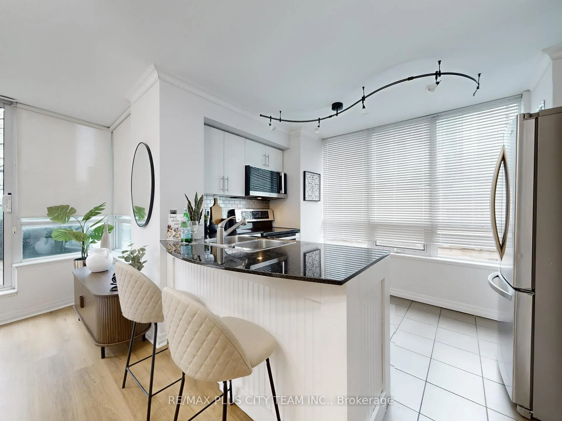Photo 13 of Unit 502, 16 Yonge Street, Toronto, Waterfront Communities — HOMEH