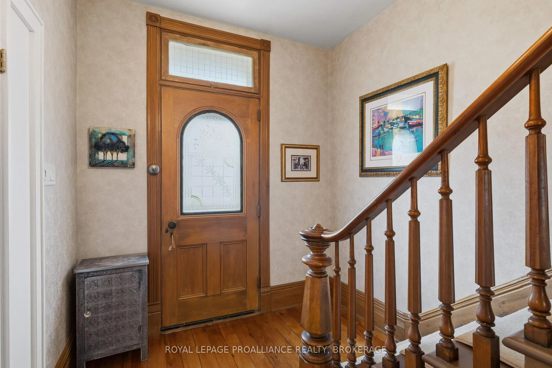 Photo 3 of 125 Arthur Street, Gananoque, Gananoque — HOMEH