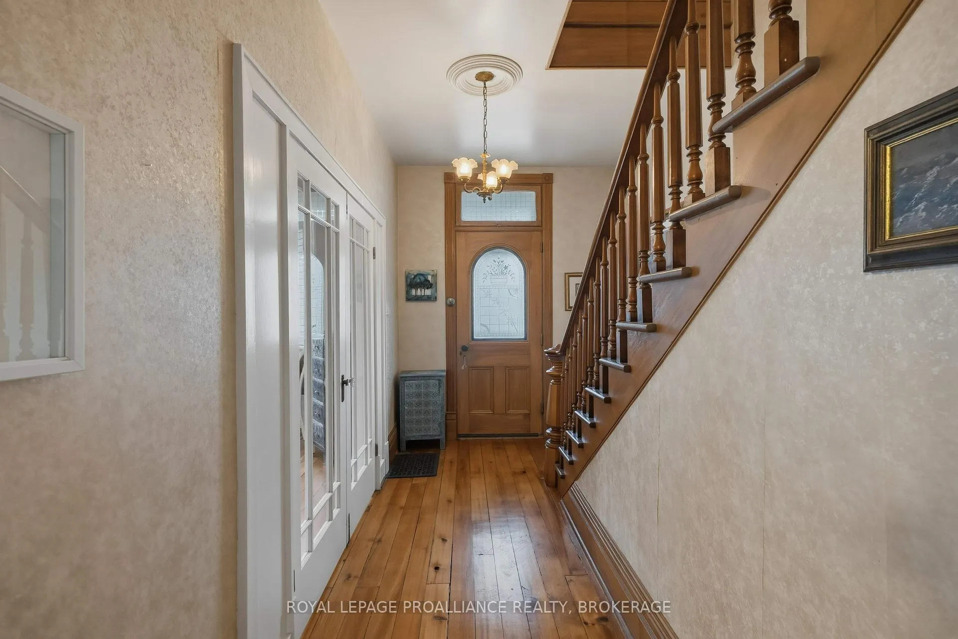 Photo 4 of 125 Arthur Street, Gananoque, Gananoque — HOMEH