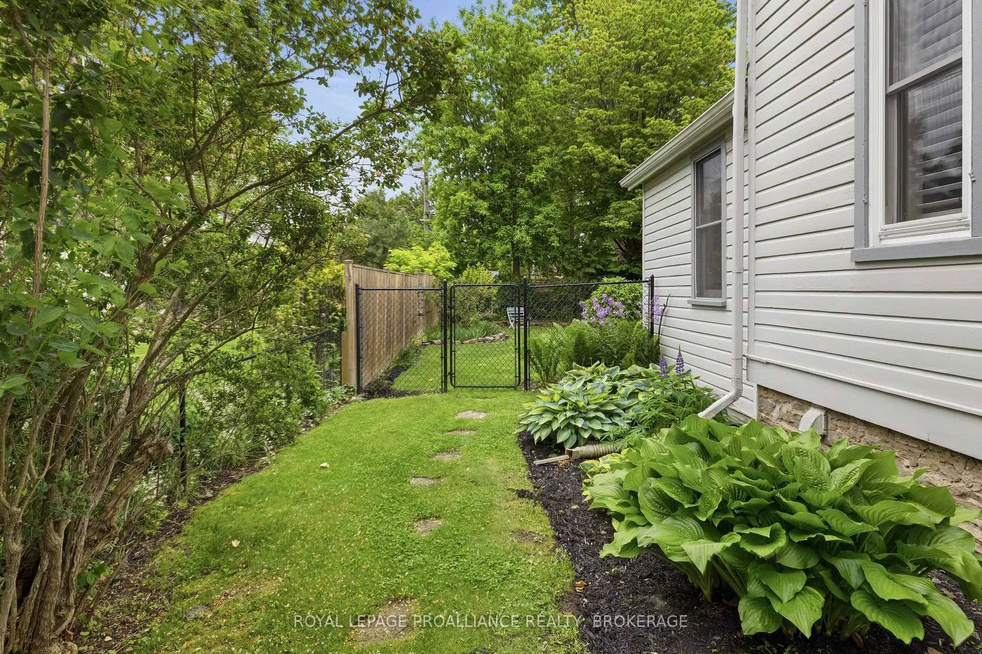 Photo 31 of 125 Arthur Street, Gananoque, Gananoque — HOMEH