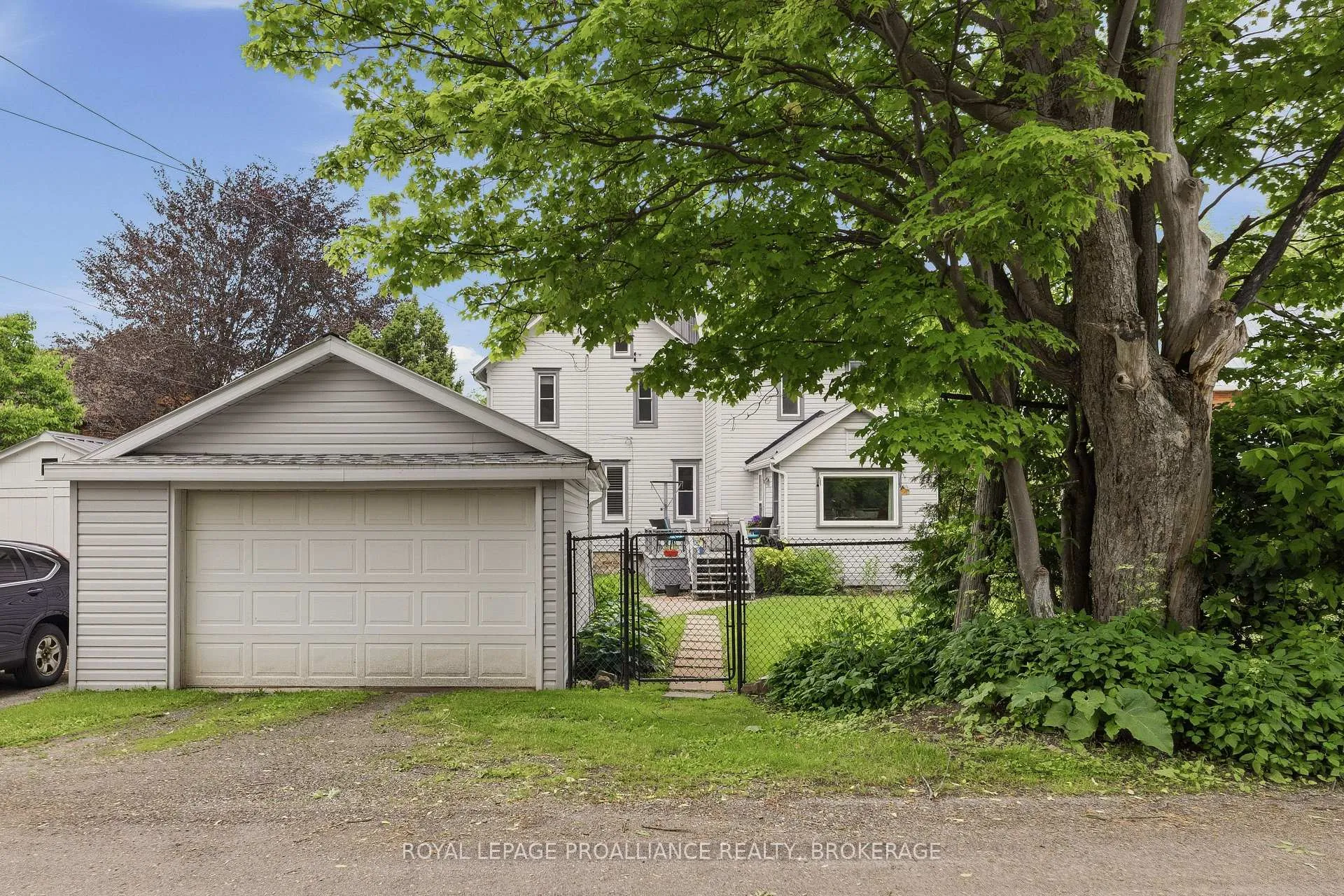 Photo 37 of 125 Arthur Street, Gananoque, Gananoque — HOMEH