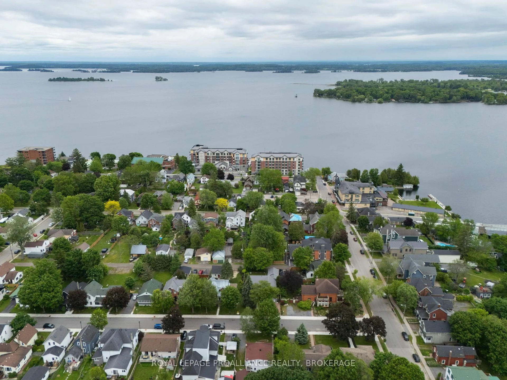 Photo 40 of 125 Arthur Street, Gananoque, Gananoque — HOMEH