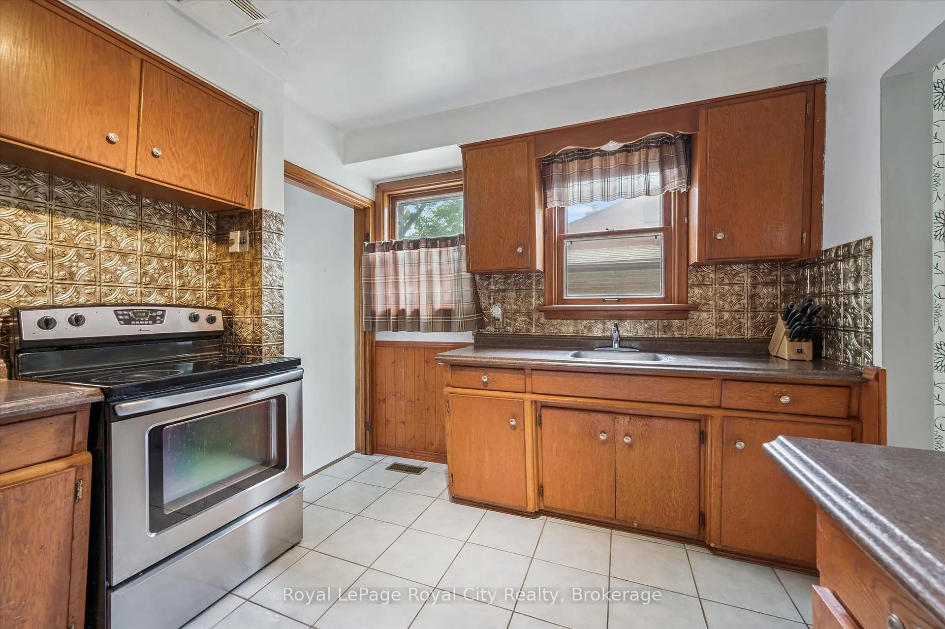 Photo 4 of 87 Cassino Avenue, Guelph, St. George's — HOMEH