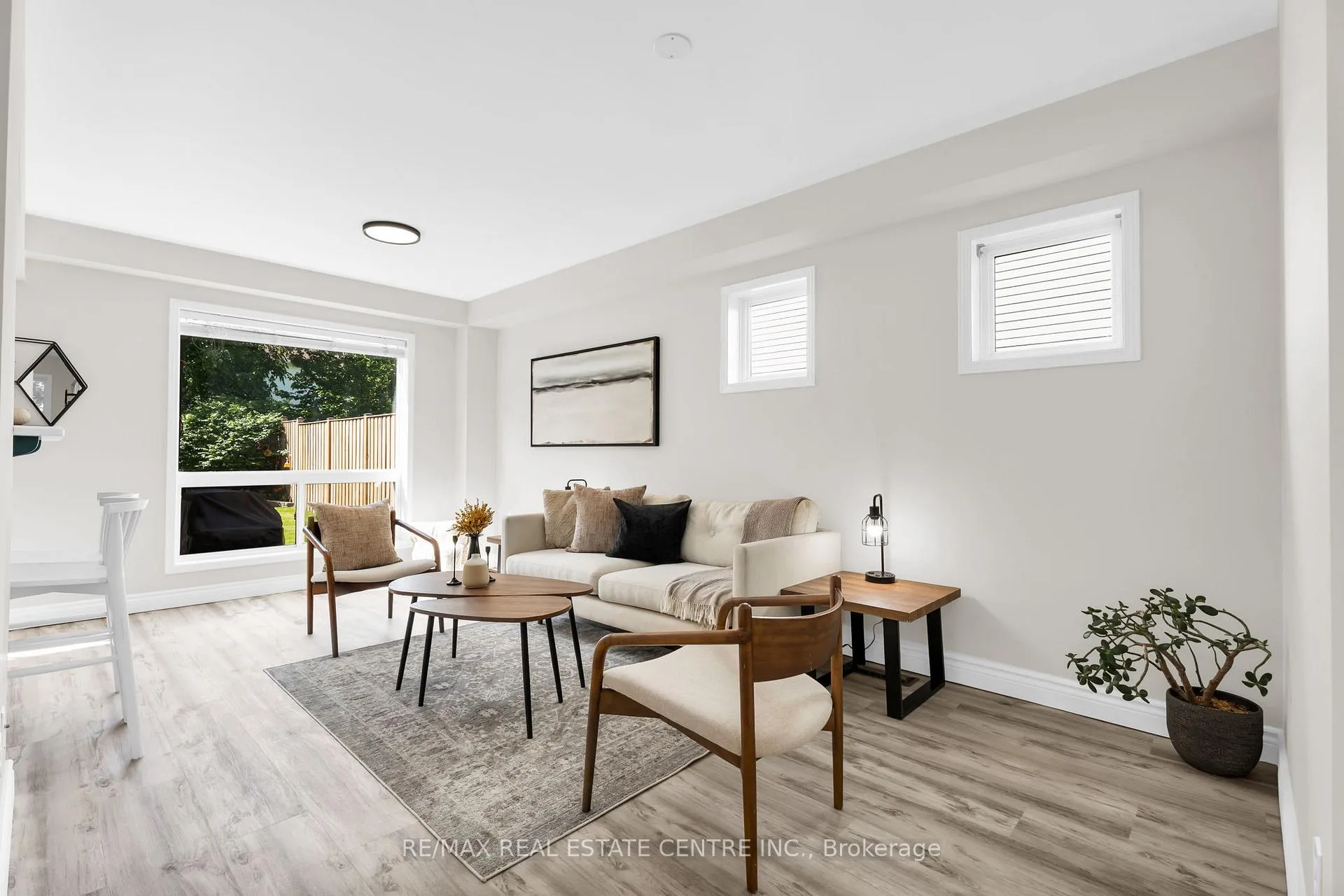 Photo 7 of 9 Settlers Road, Orangeville — HOMEH