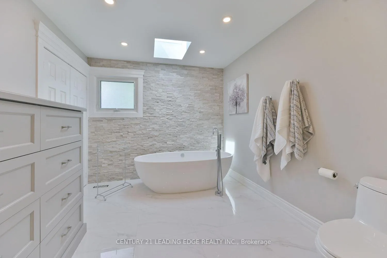 Photo 29 of 82 Penny Crescent, Markham, Markham Village — HOMEH