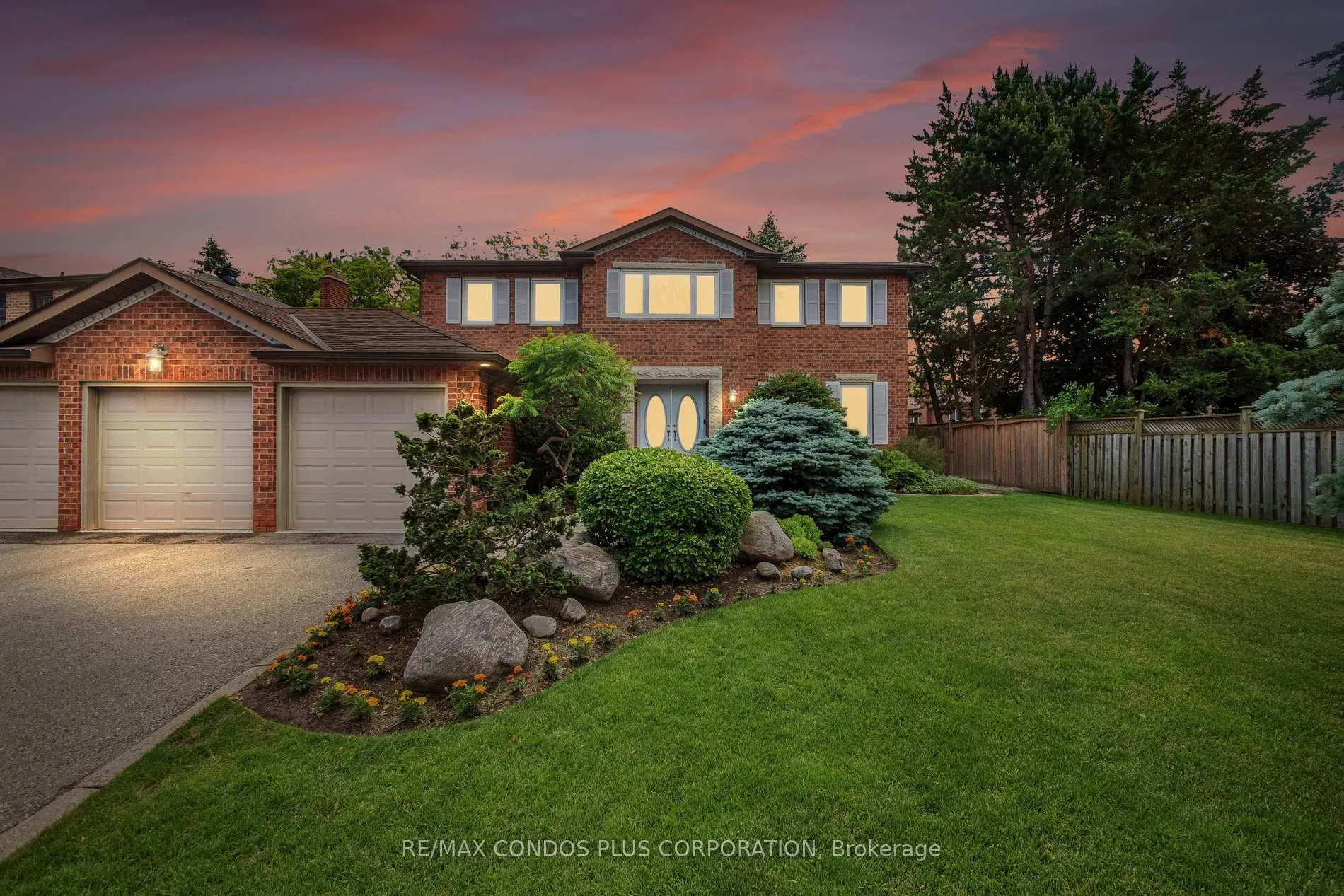 Photo 2 of 57 Delhi Crescent, Markham, Unionville — HOMEH