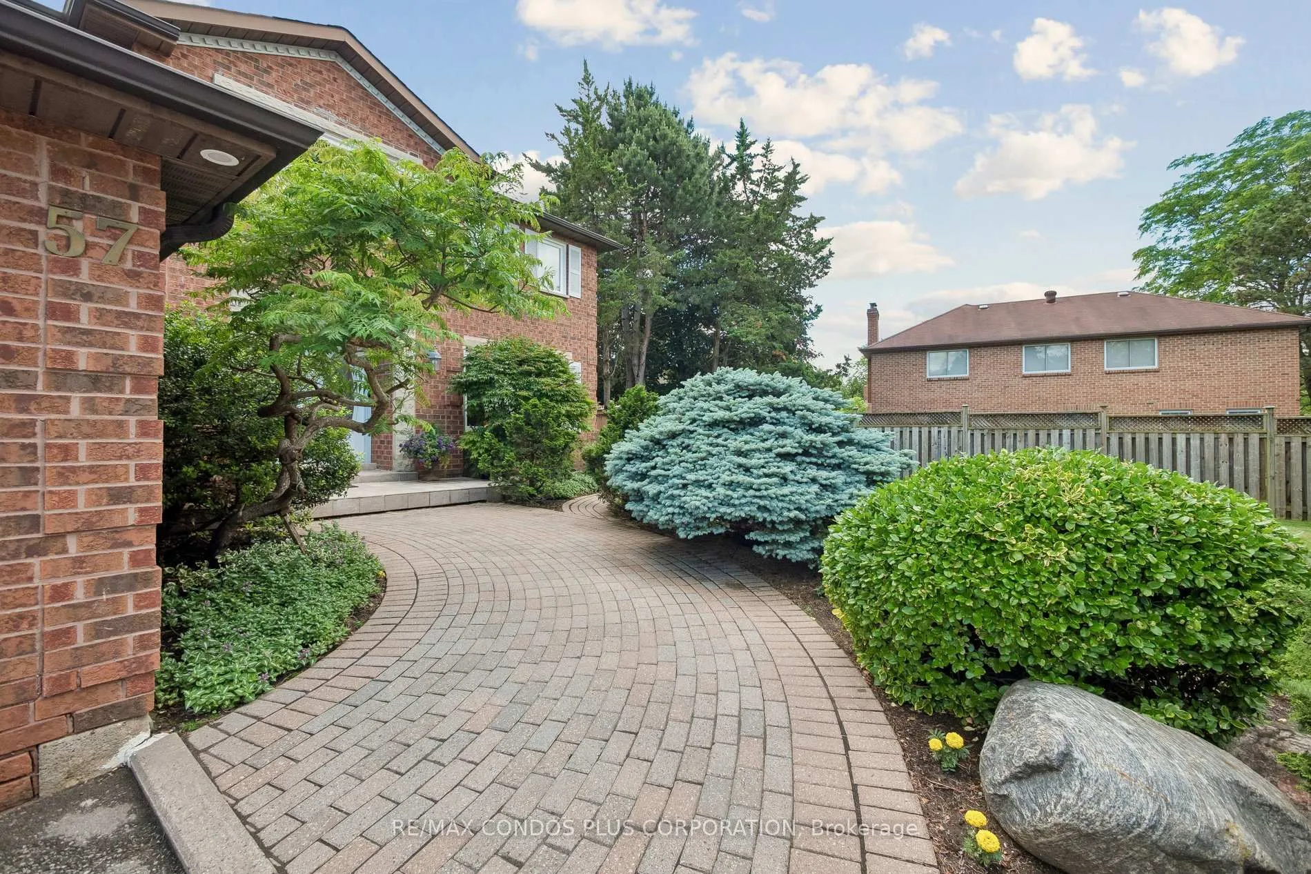 Photo 3 of 57 Delhi Crescent, Markham, Unionville — HOMEH