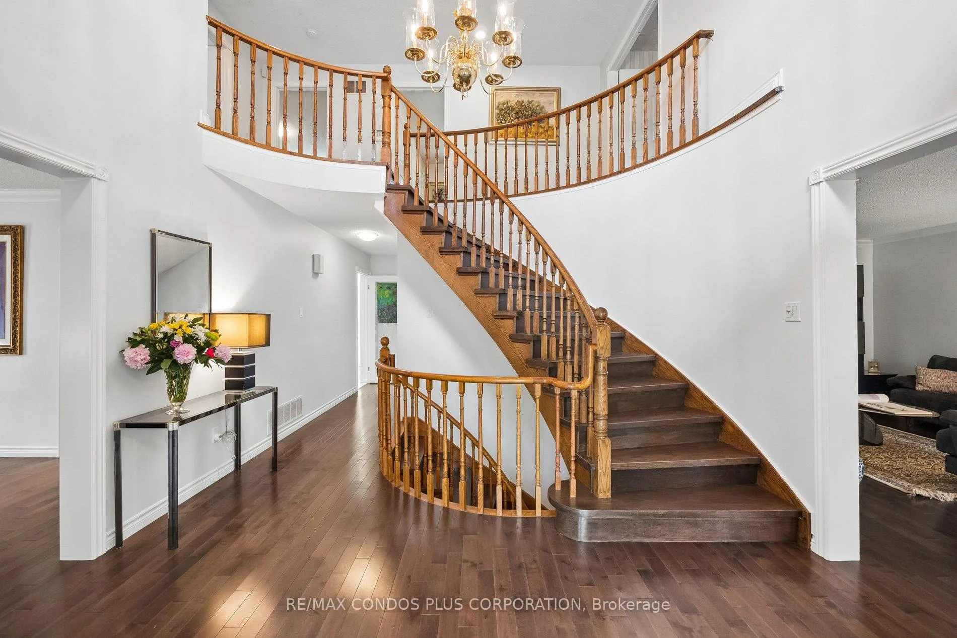 Photo 5 of 57 Delhi Crescent, Markham, Unionville — HOMEH