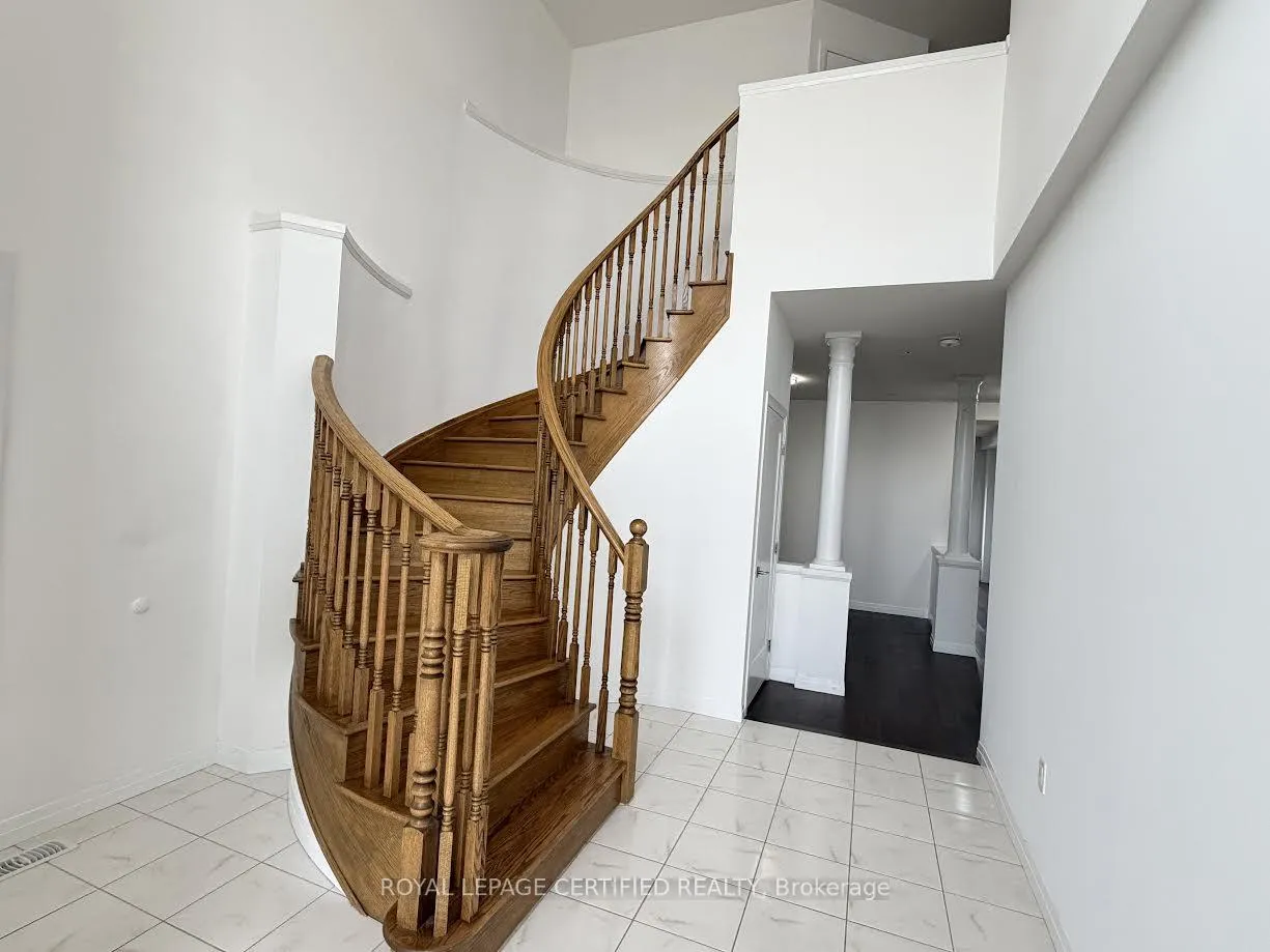 Photo 3 of 40 Lexington Avenue, Hamilton, Stoney Creek Mountain — HOMEH