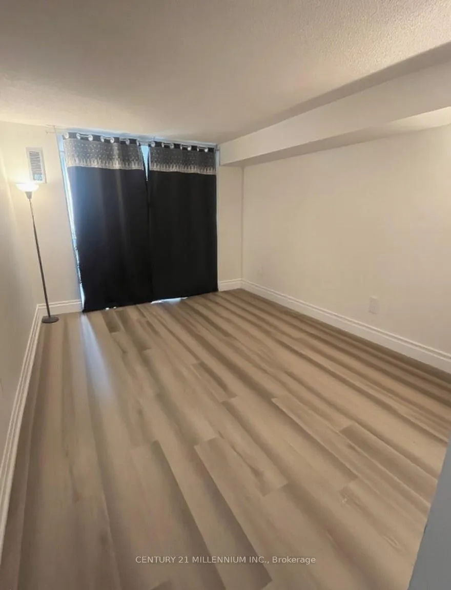 Photo 2 of Unit 1605, 26 Hanover Road, Brampton, Queen Street Corridor — HOMEH
