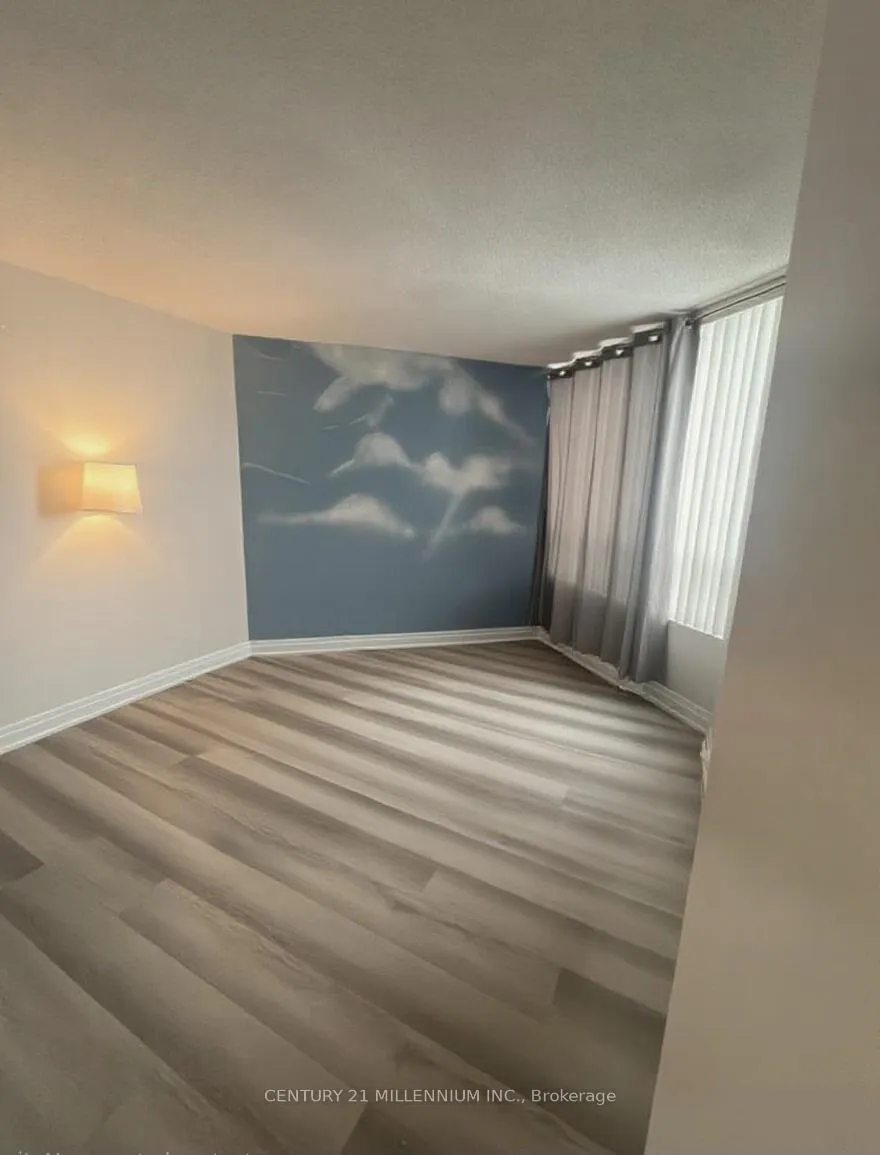 Photo 4 of Unit 1605, 26 Hanover Road, Brampton, Queen Street Corridor — HOMEH
