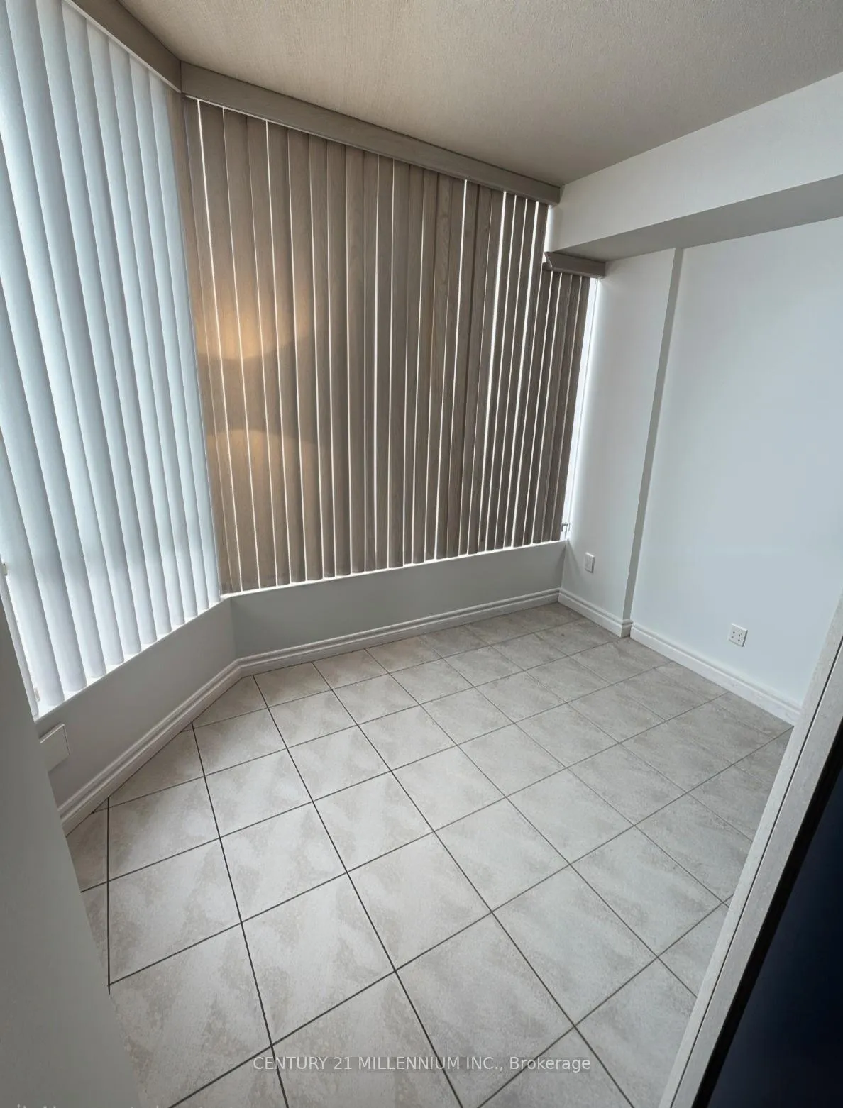 Photo 5 of Unit 1605, 26 Hanover Road, Brampton, Queen Street Corridor — HOMEH
