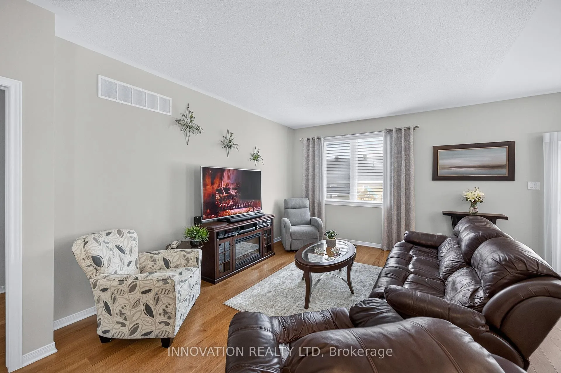 Photo 18 of 249 Edey Street, Arnprior, Arnprior — HOMEH